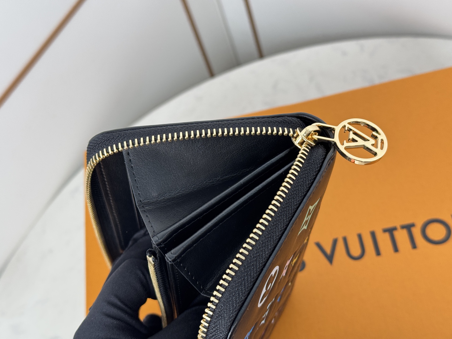 Louis Vuitton M14096