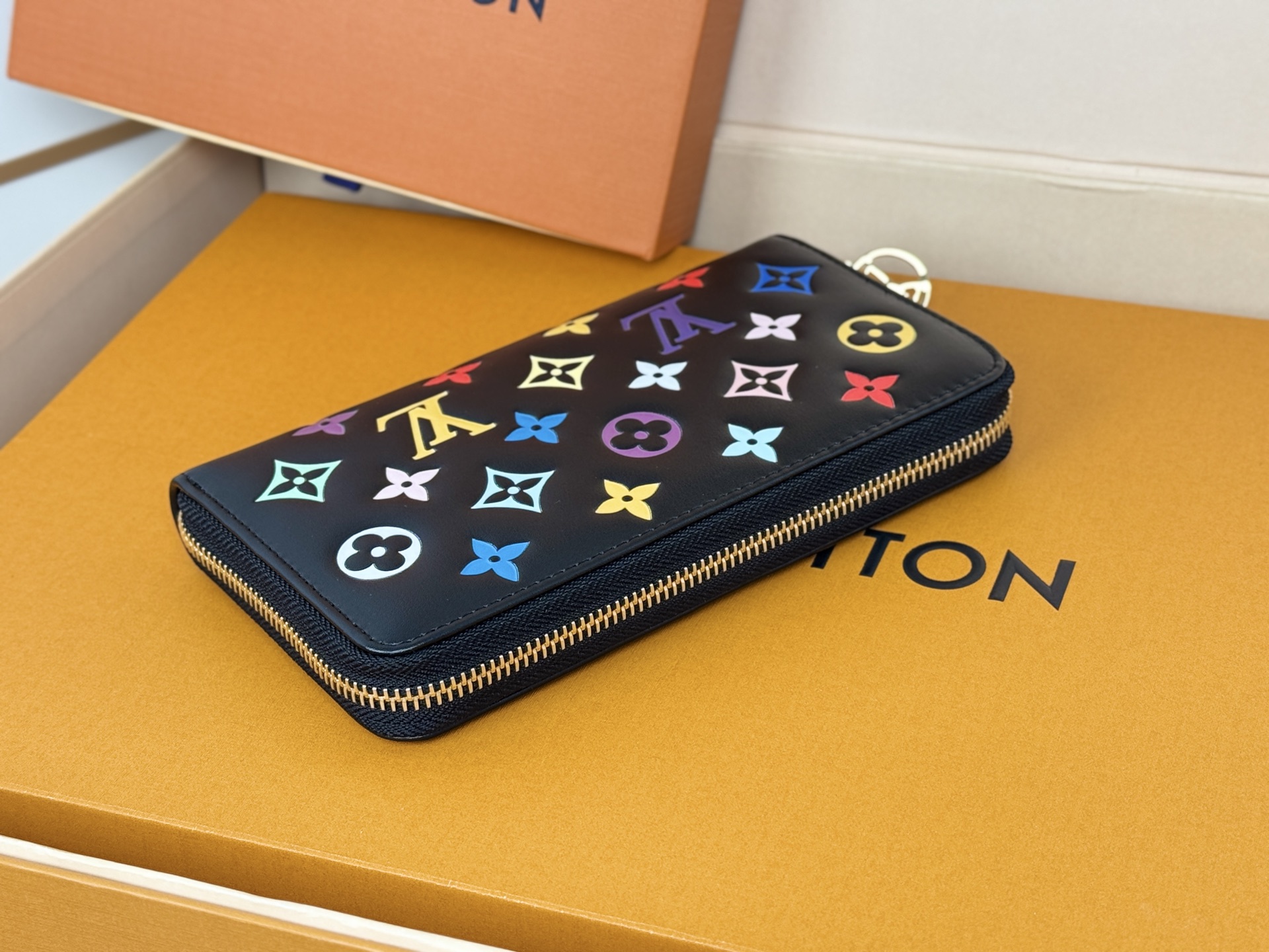 Louis Vuitton M14096