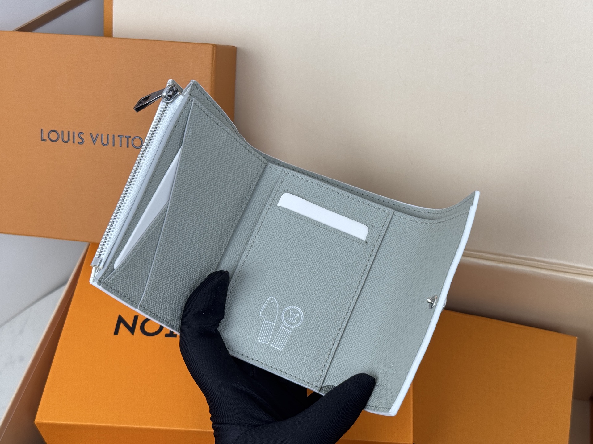 Louis Vuitton 新款上新 M14122钱包