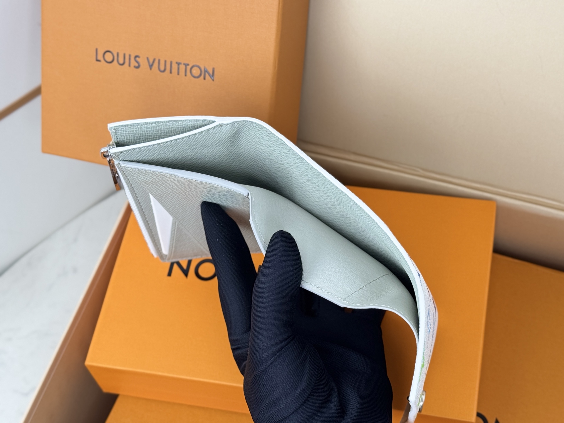 Louis Vuitton 新款上新 M14122钱包