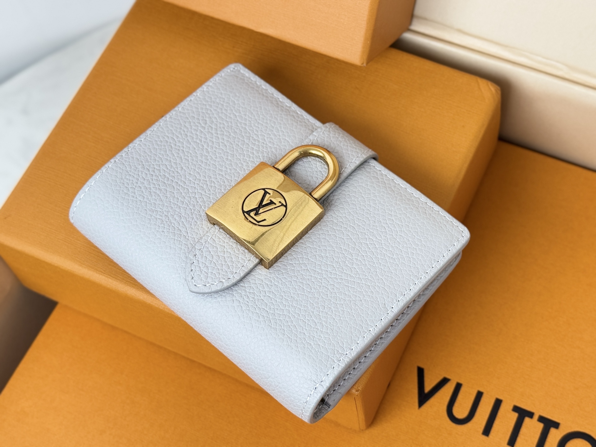 Louis Vuitton M12148新增香芋灰色