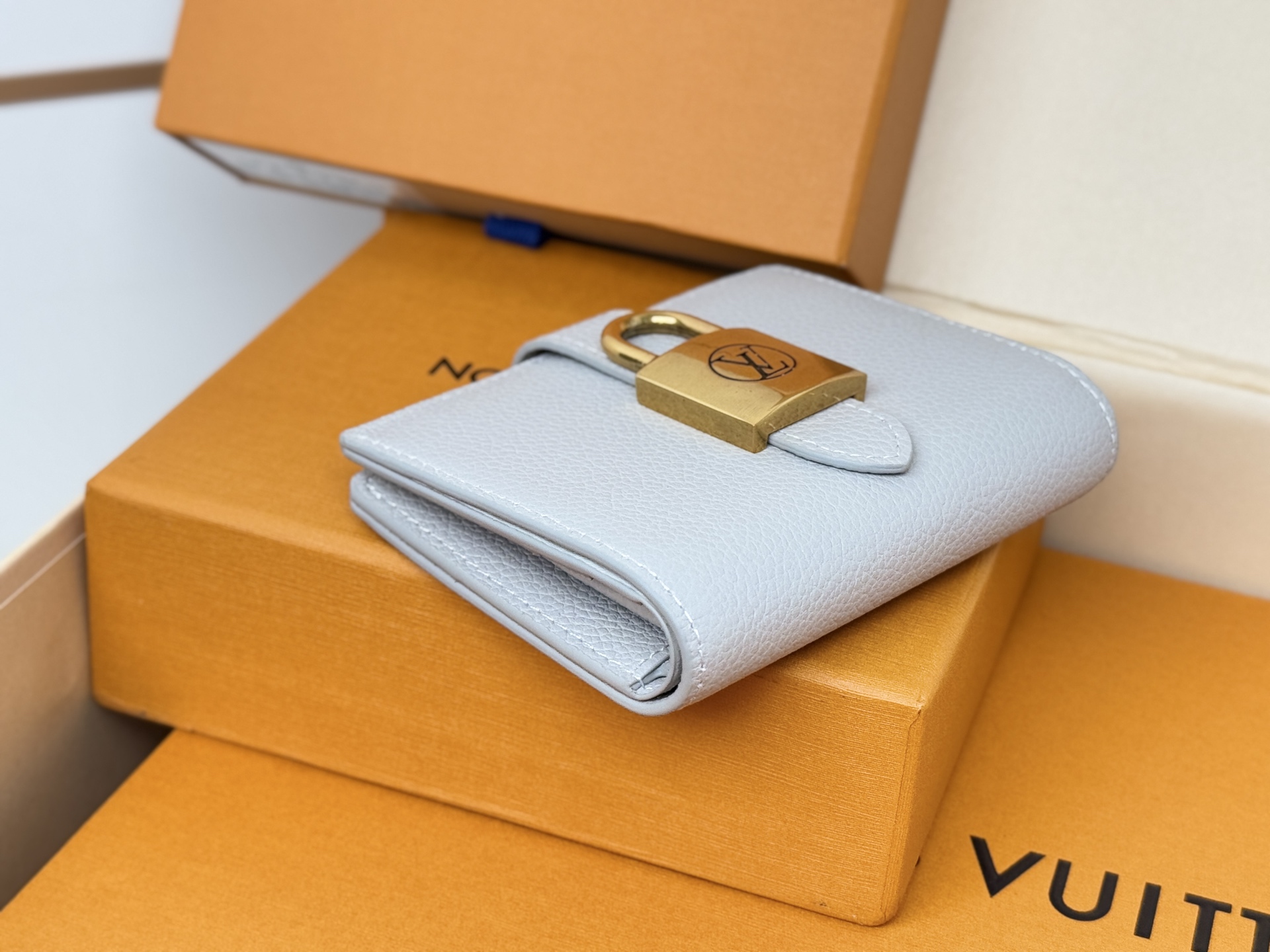 Louis Vuitton M12148新增香芋灰色