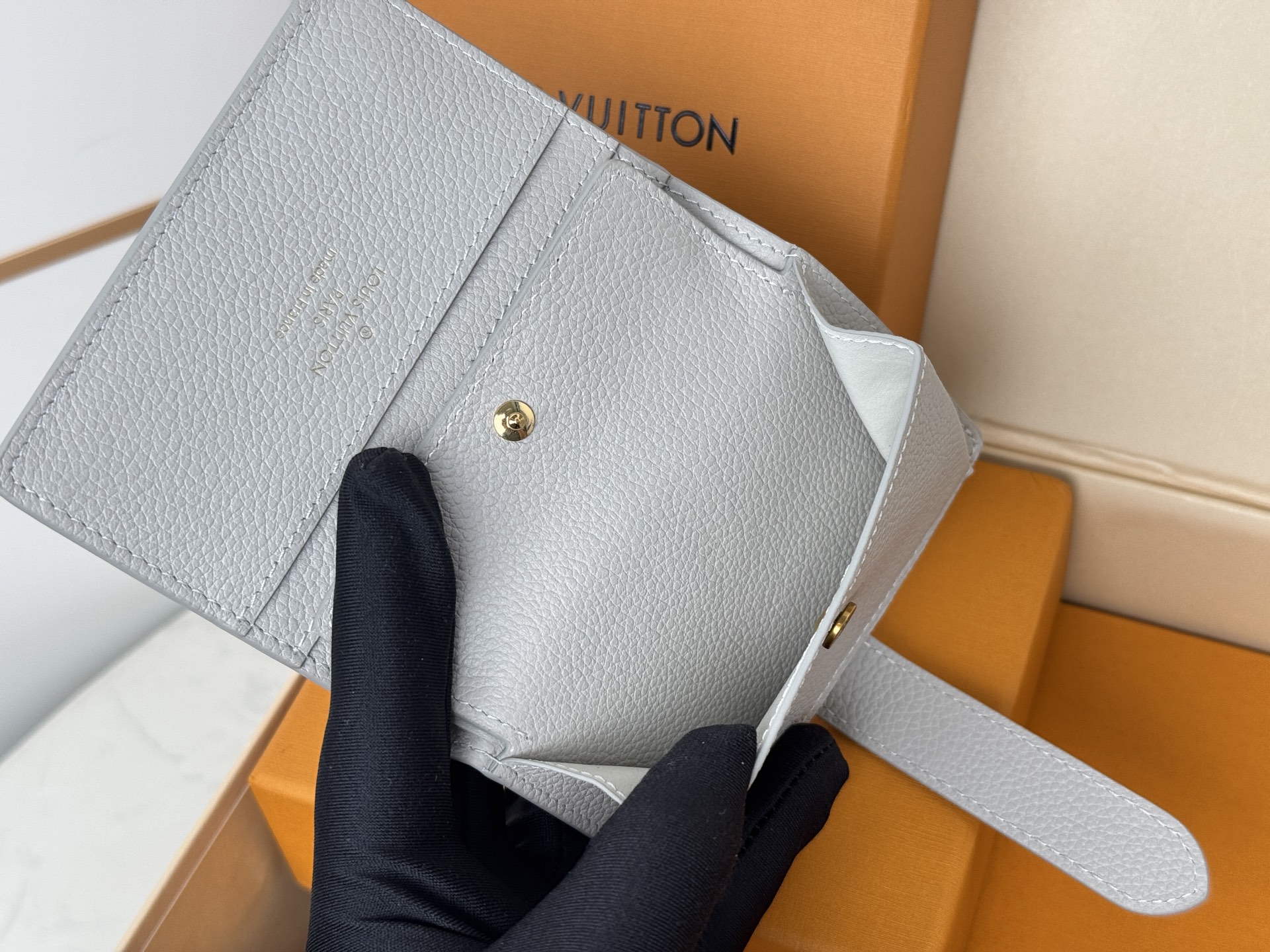 Louis Vuitton M12148新增香芋灰色