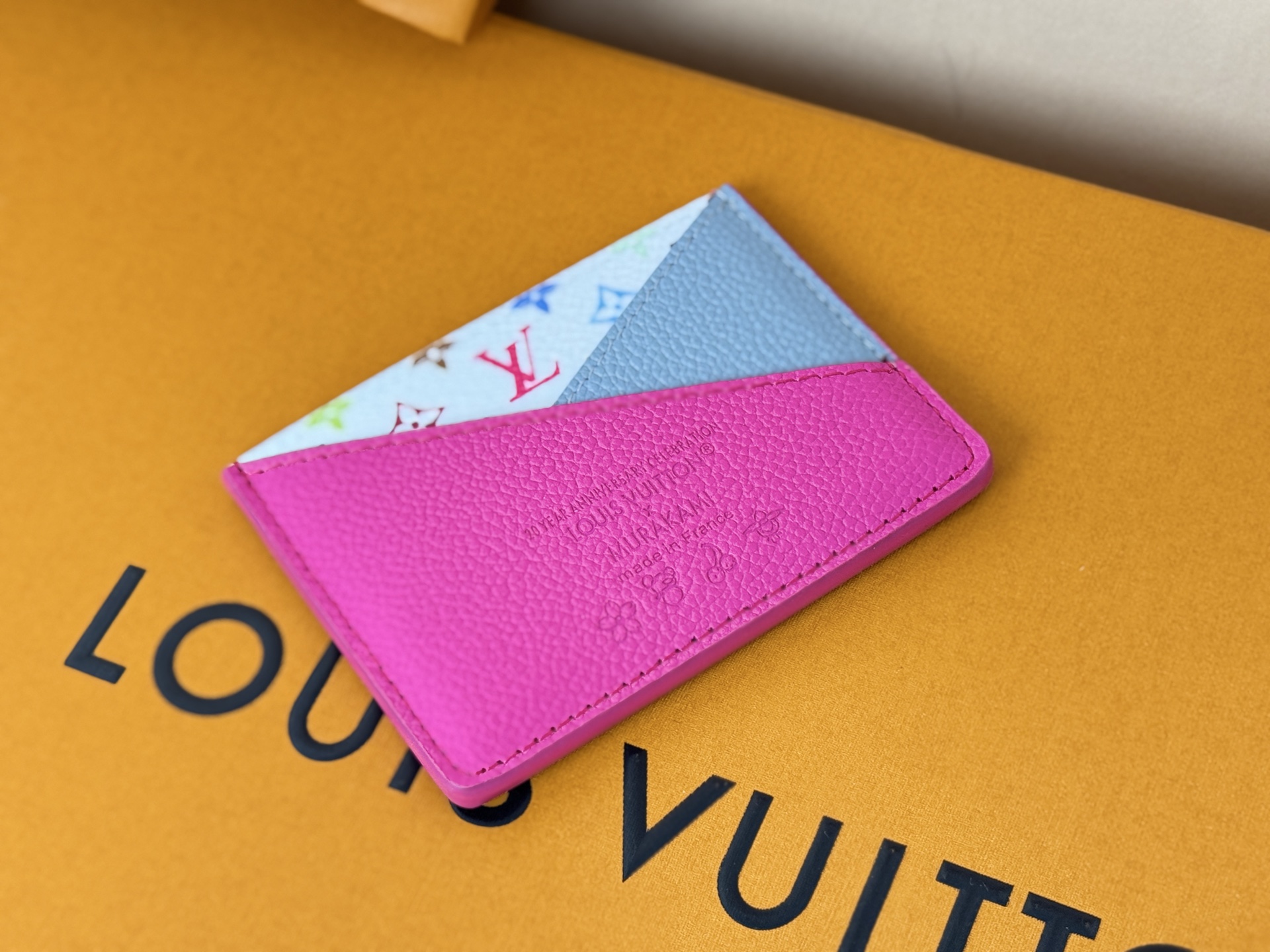 Louis Vuitton 独家 M14091世界知名的日本艺术家村上隆丰富多彩的彩虹调色板