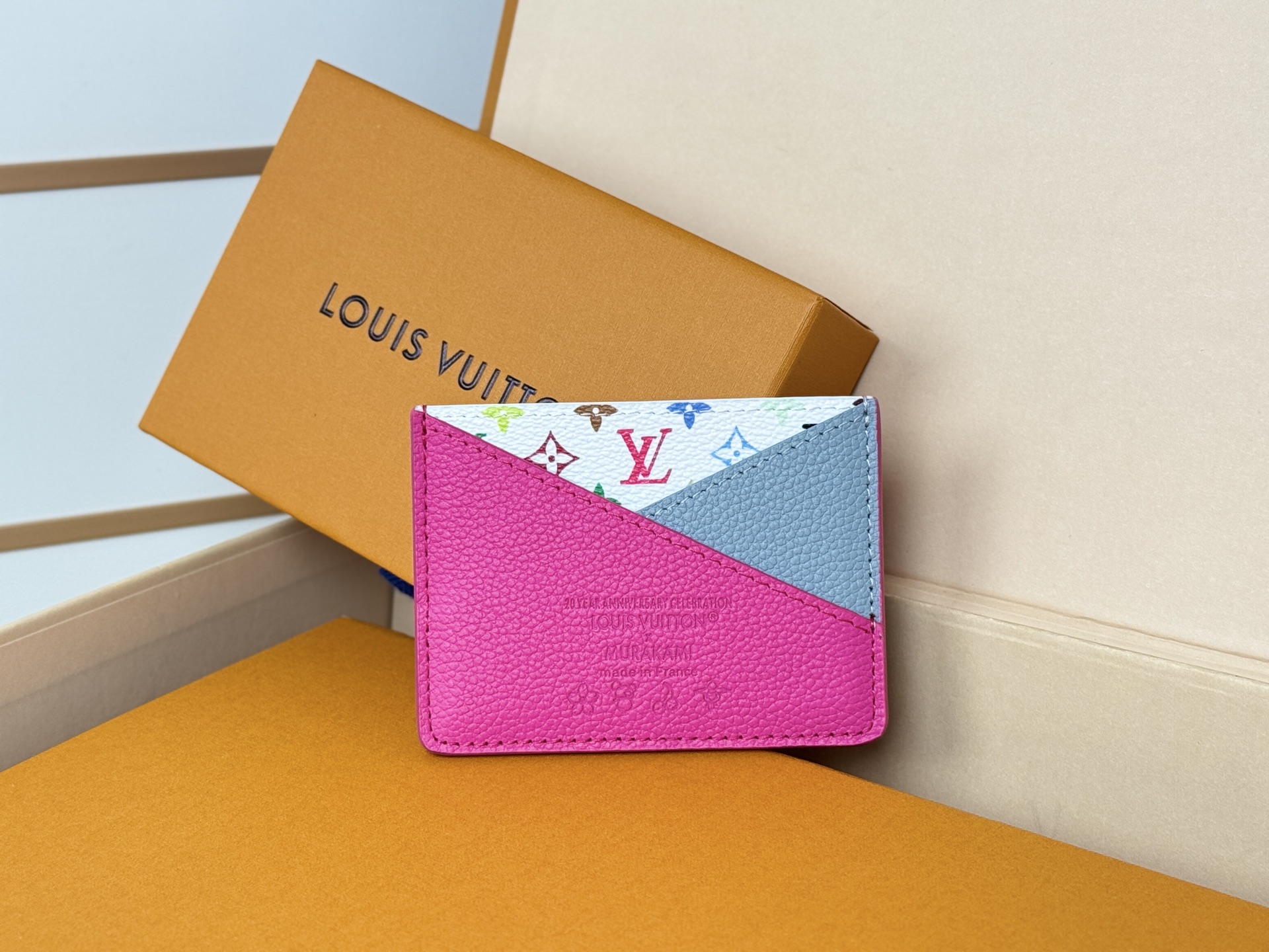 Louis Vuitton 独家 M14091世界知名的日本艺术家村上隆丰富多彩的彩虹调色板