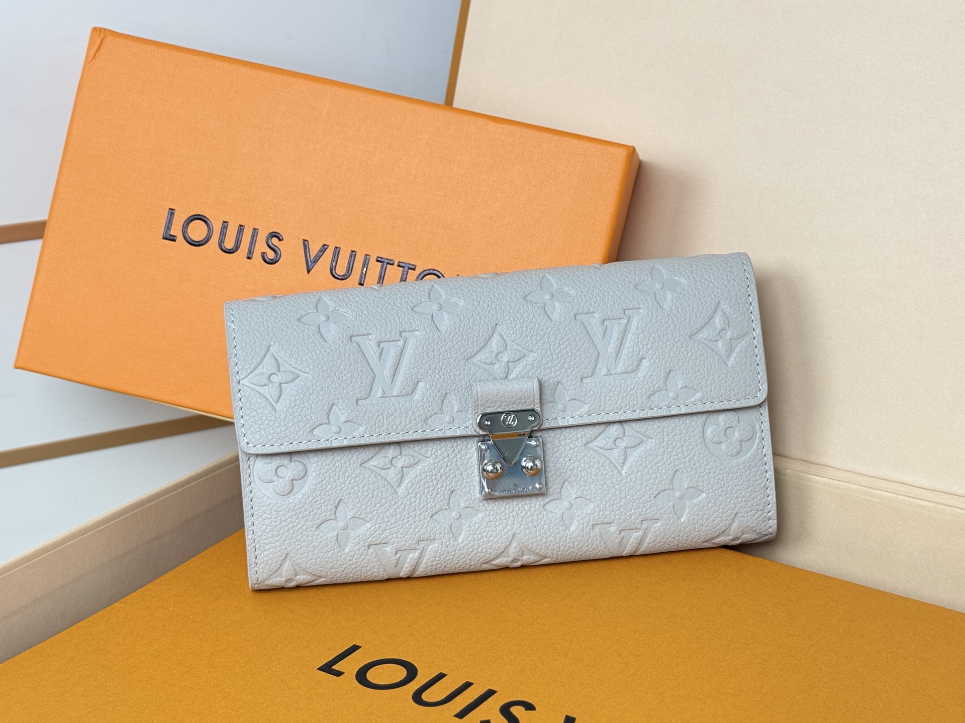 Louis Vuitton 独家 M13463 Métis 长款钱夹承袭 Métis 皮具系列灵感