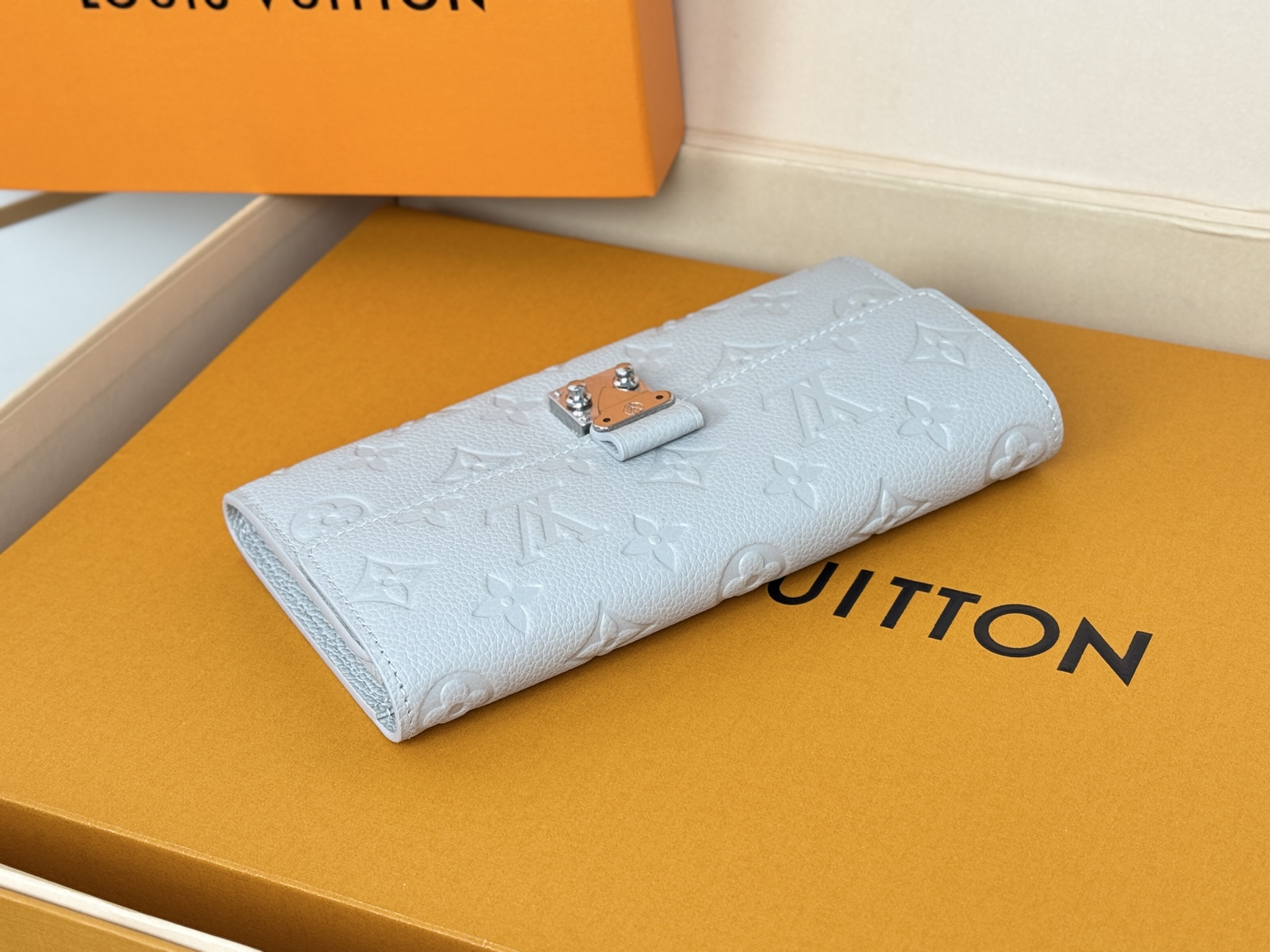Louis Vuitton 独家 M13463 Métis 长款钱夹承袭 Métis 皮具系列灵感