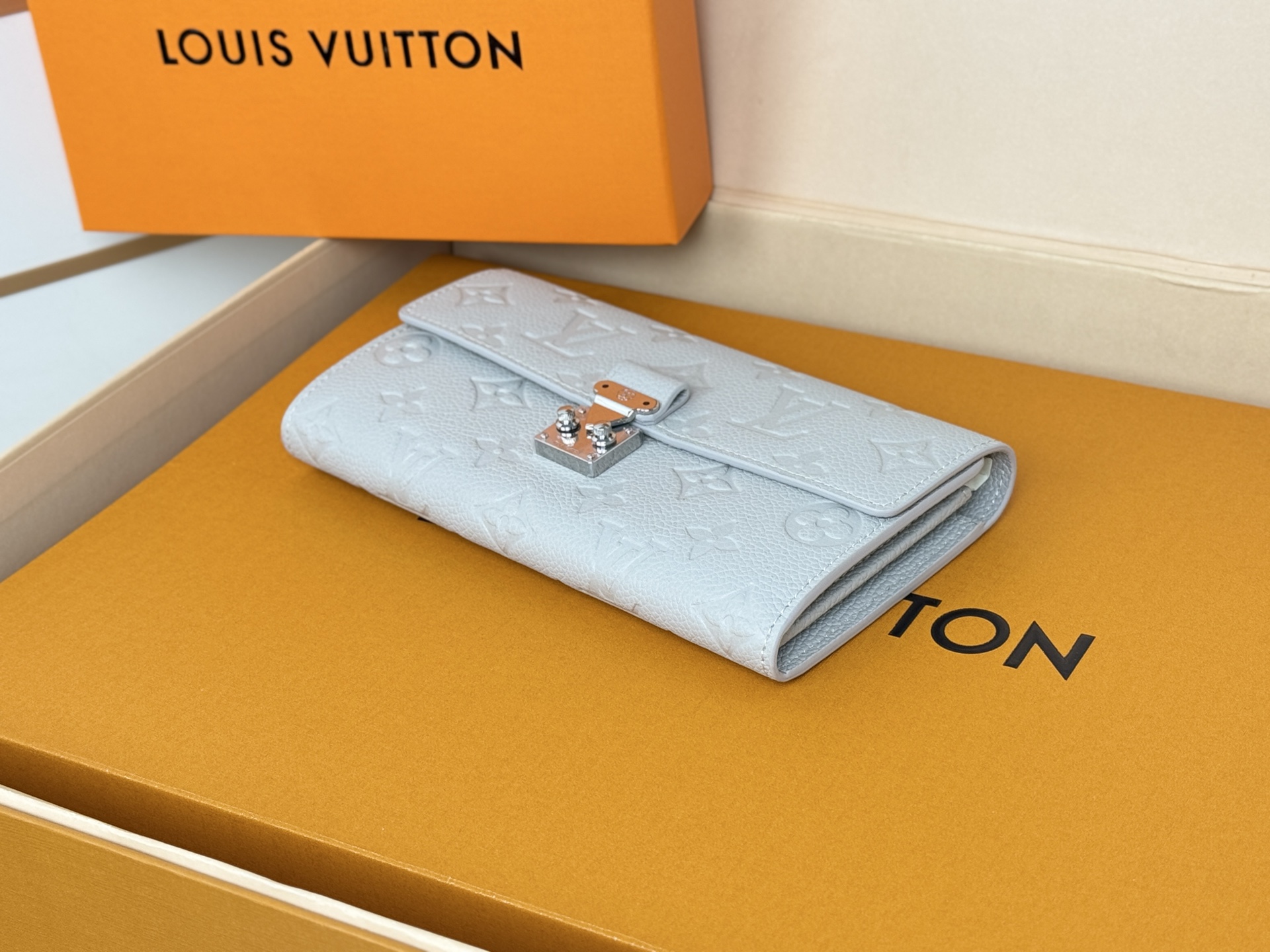 Louis Vuitton 独家 M13463 Métis 长款钱夹承袭 Métis 皮具系列灵感