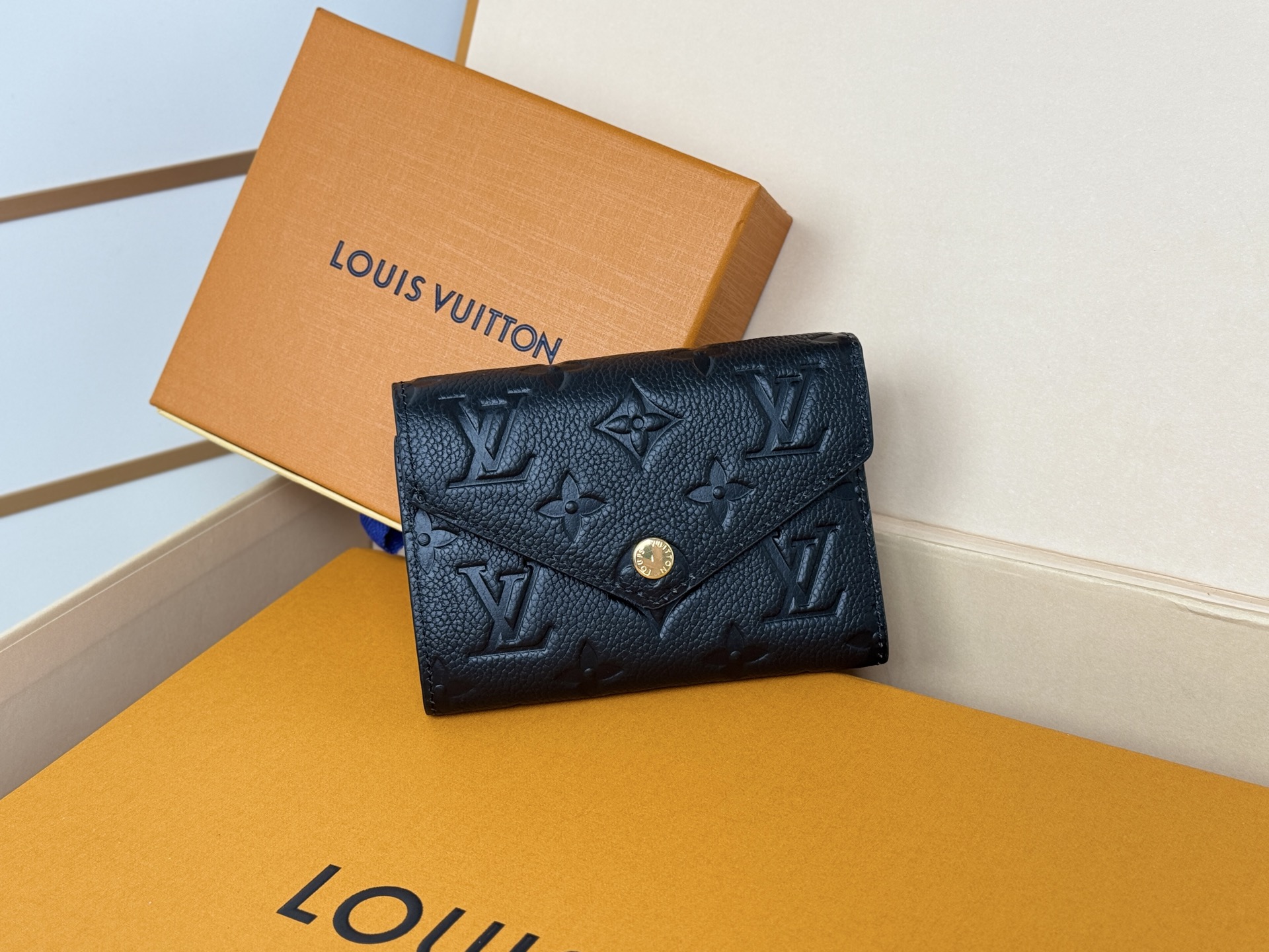 Louis Vuitton M64060黑 头层牛皮 M64061 华美而实用