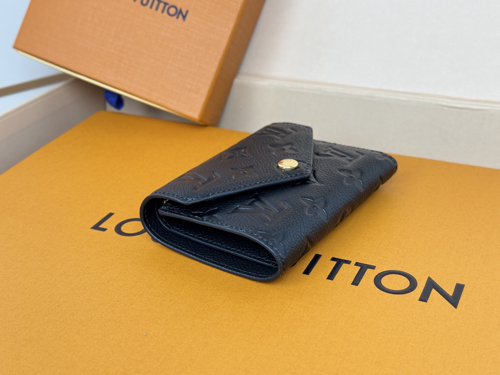 Louis Vuitton M64060黑 头层牛皮 M64061 华美而实用