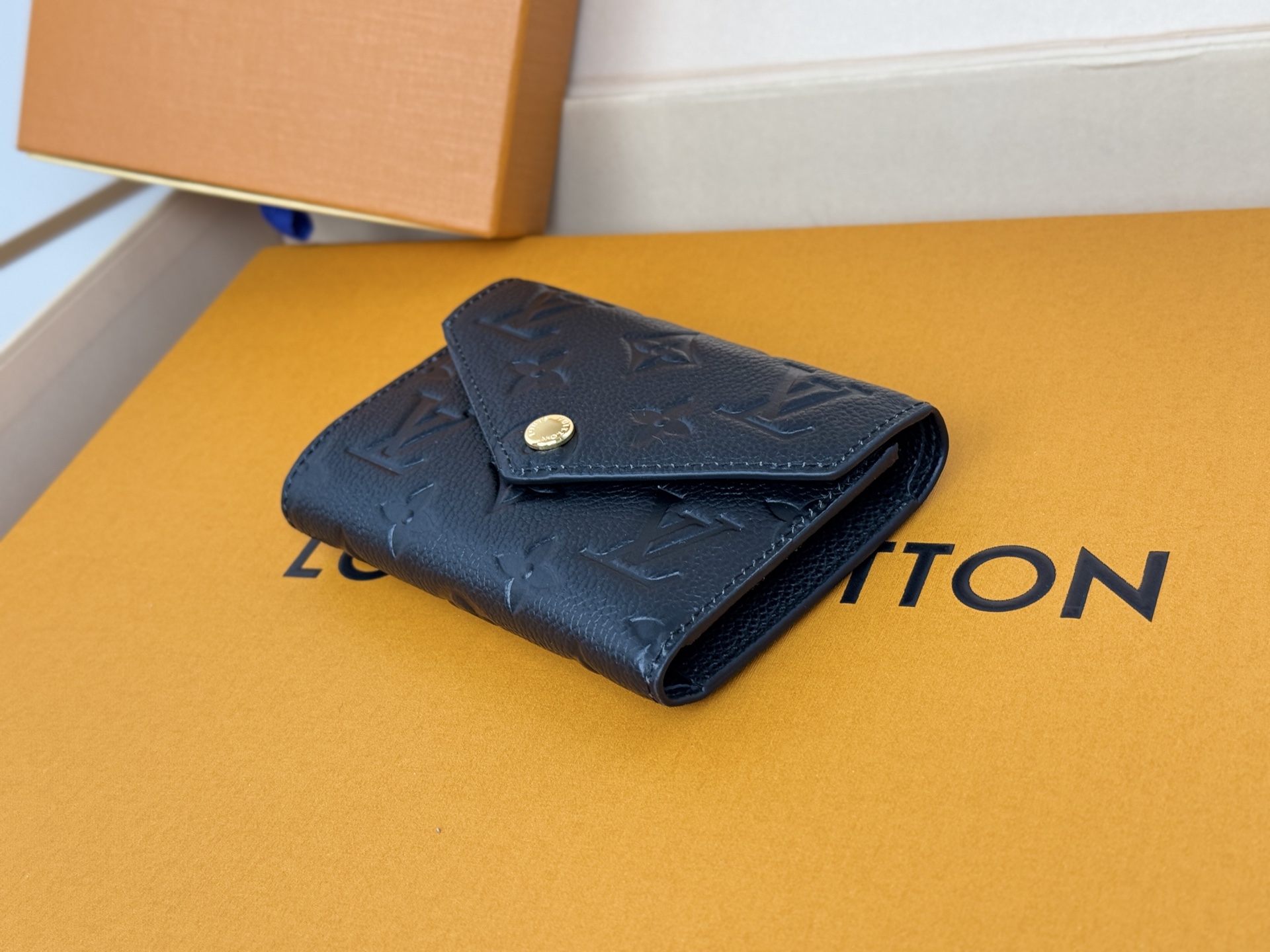 Louis Vuitton M64060黑 头层牛皮 M64061 华美而实用