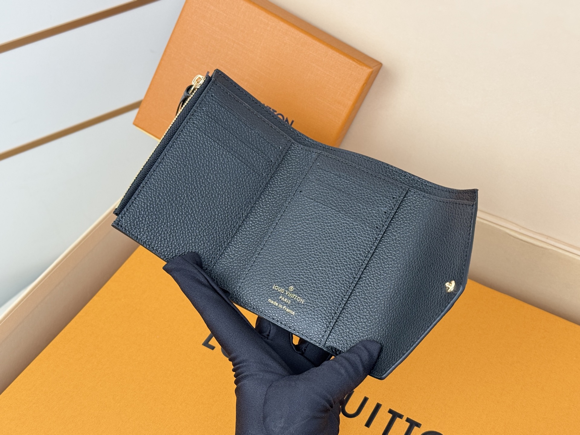 Louis Vuitton M64060黑 头层牛皮 M64061 华美而实用