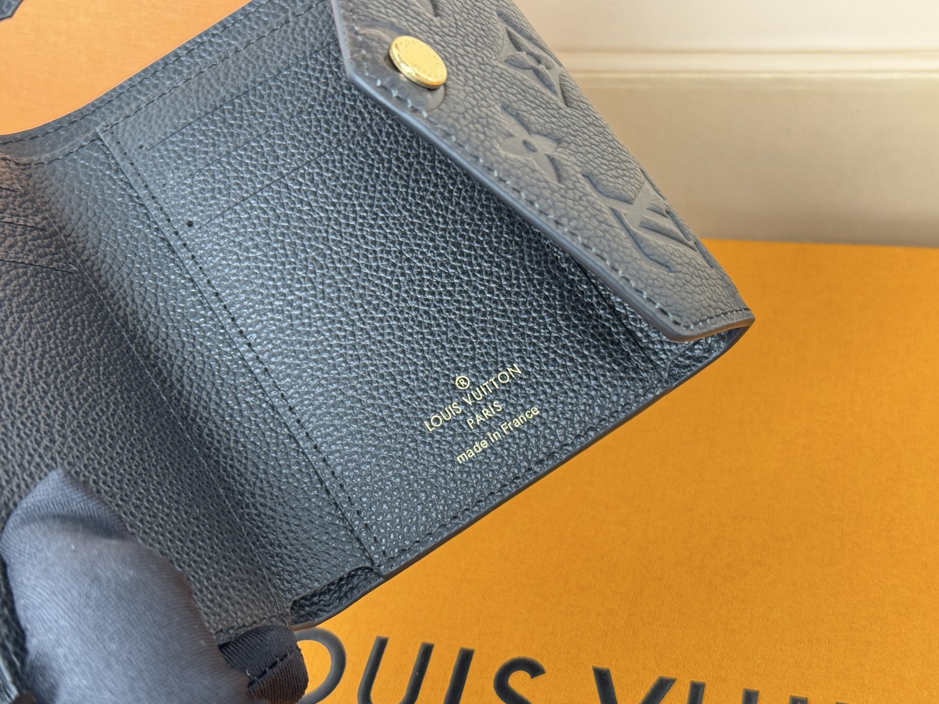 Louis Vuitton M64060黑 头层牛皮 M64061 华美而实用