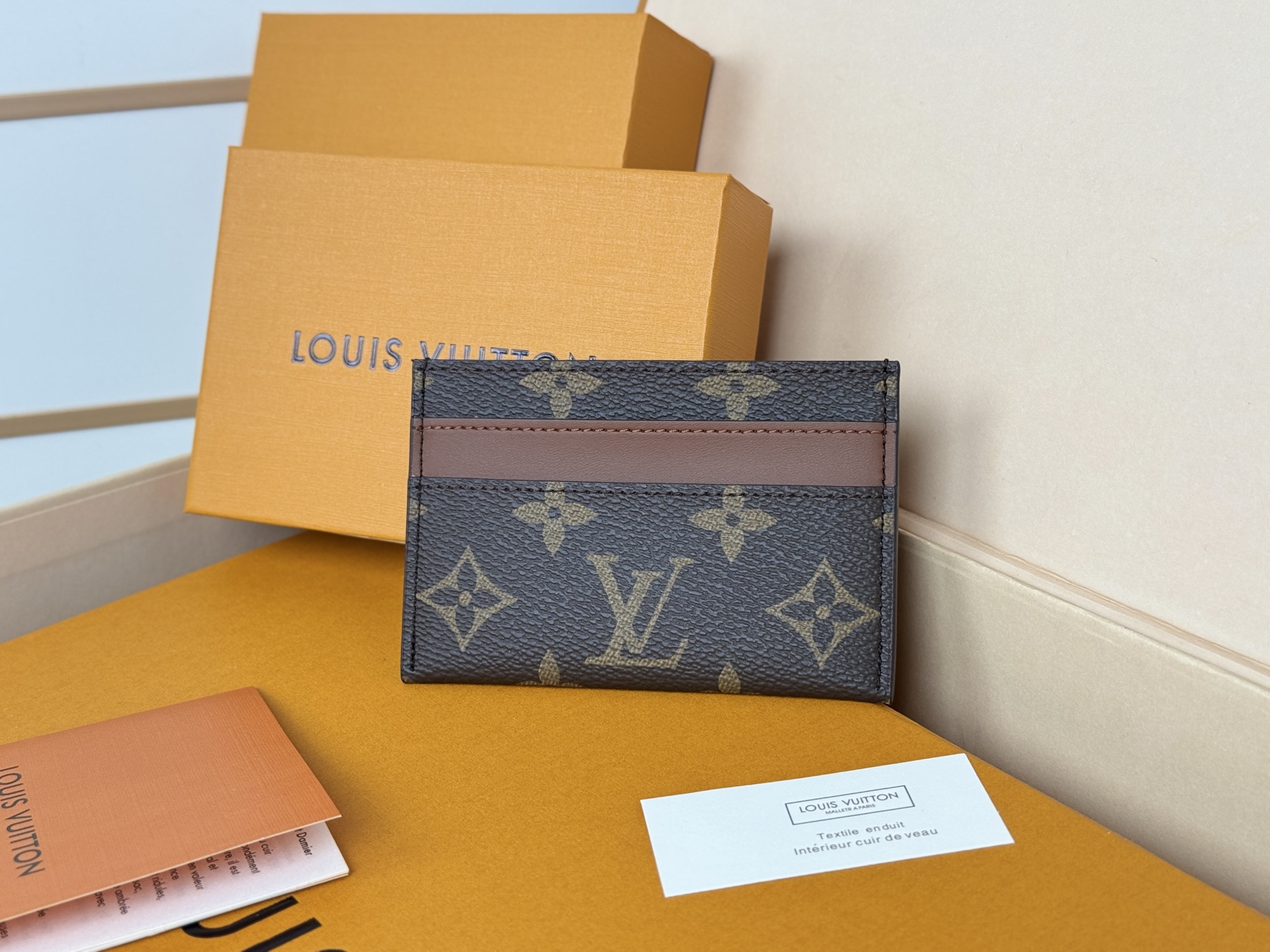 Louis Vuitton M62170老花-独家 此款采用全新Monogram Eclipse涂层帆布材质的卡片夹风格靓丽而