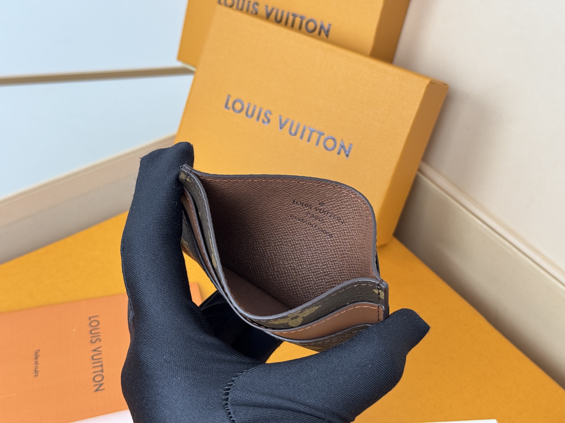 Louis Vuitton M62170老花-独家 此款采用全新Monogram Eclipse涂层帆布材质的卡片夹风格靓丽而