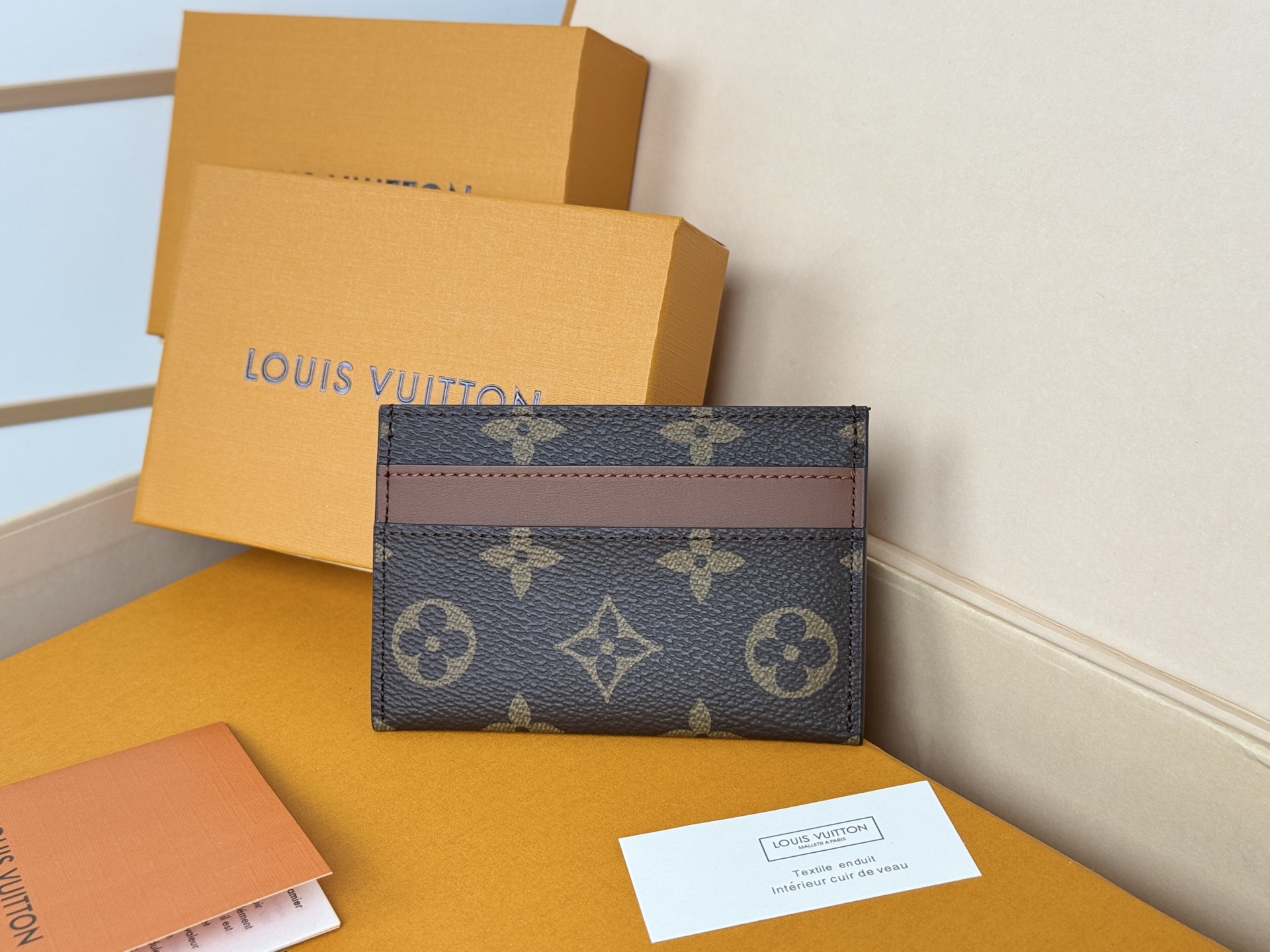 Louis Vuitton M62170老花-独家 此款采用全新Monogram Eclipse涂层帆布材质的卡片夹风格靓丽而