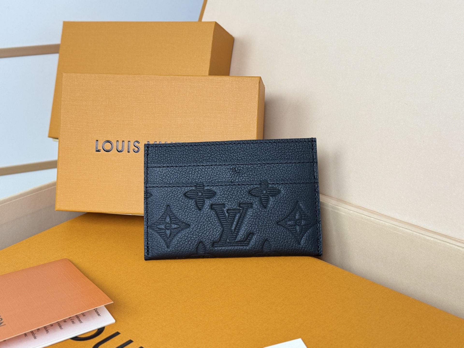 Louis Vuitton M81415-压花独家 此款采用全新Monogram Eclipse涂层帆布材质的卡片夹风格靓丽而