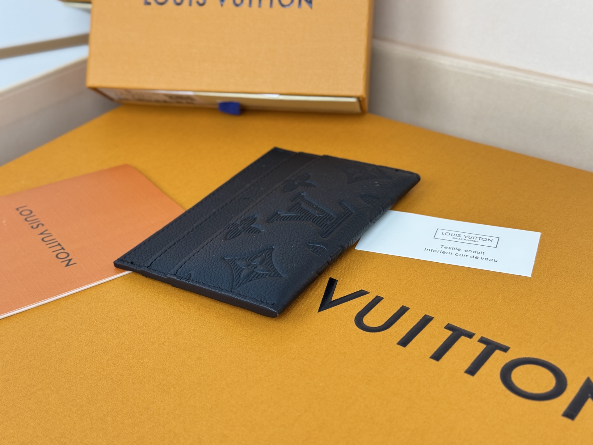 Louis Vuitton M81415-压花独家 此款采用全新Monogram Eclipse涂层帆布材质的卡片夹风格靓丽而