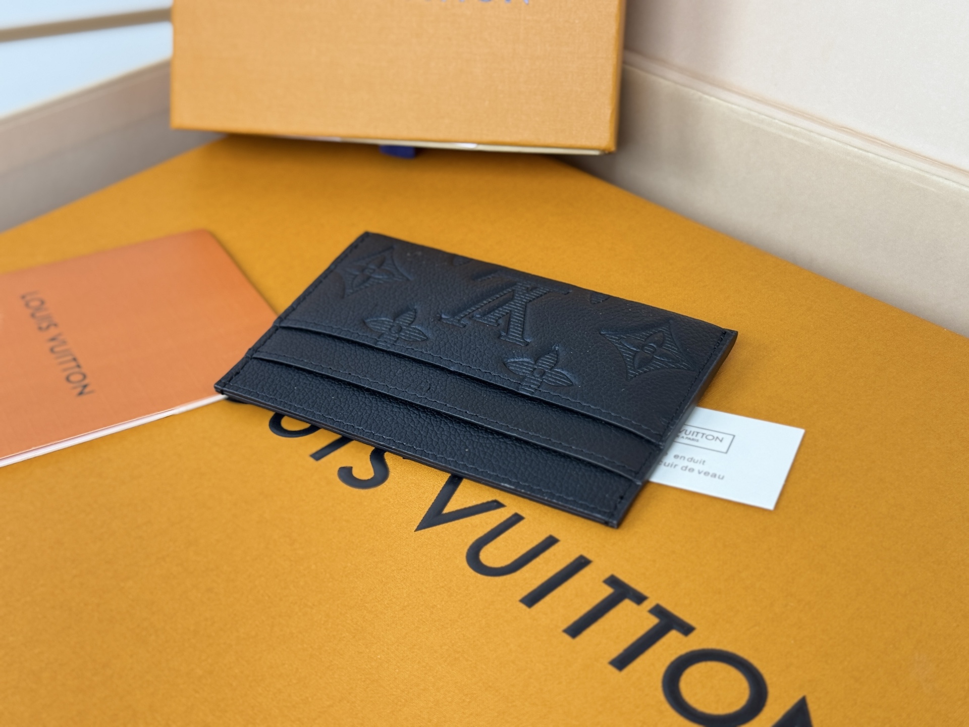 Louis Vuitton M81415-压花独家 此款采用全新Monogram Eclipse涂层帆布材质的卡片夹风格靓丽而