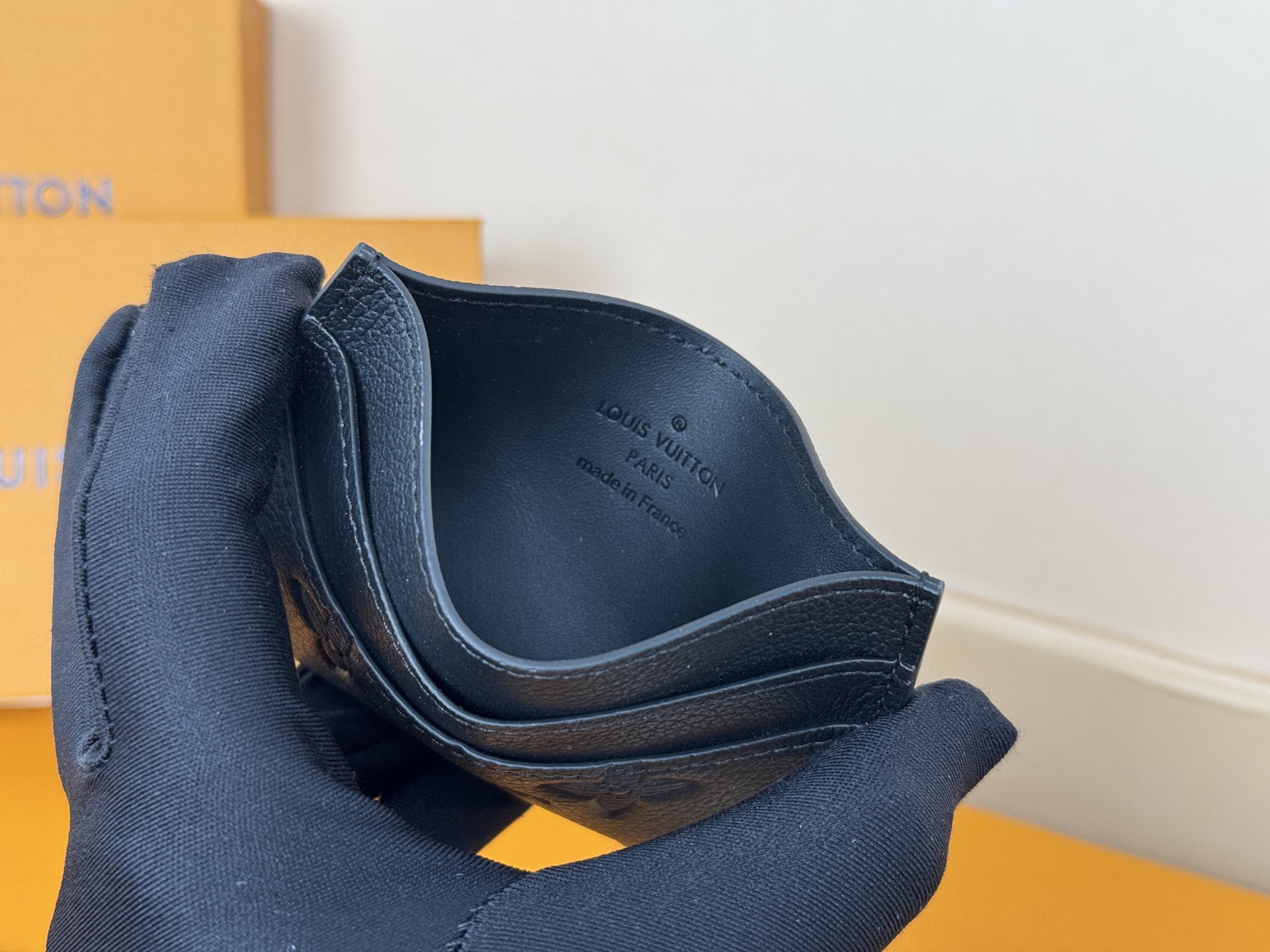 Louis Vuitton M81415-压花独家 此款采用全新Monogram Eclipse涂层帆布材质的卡片夹风格靓丽而