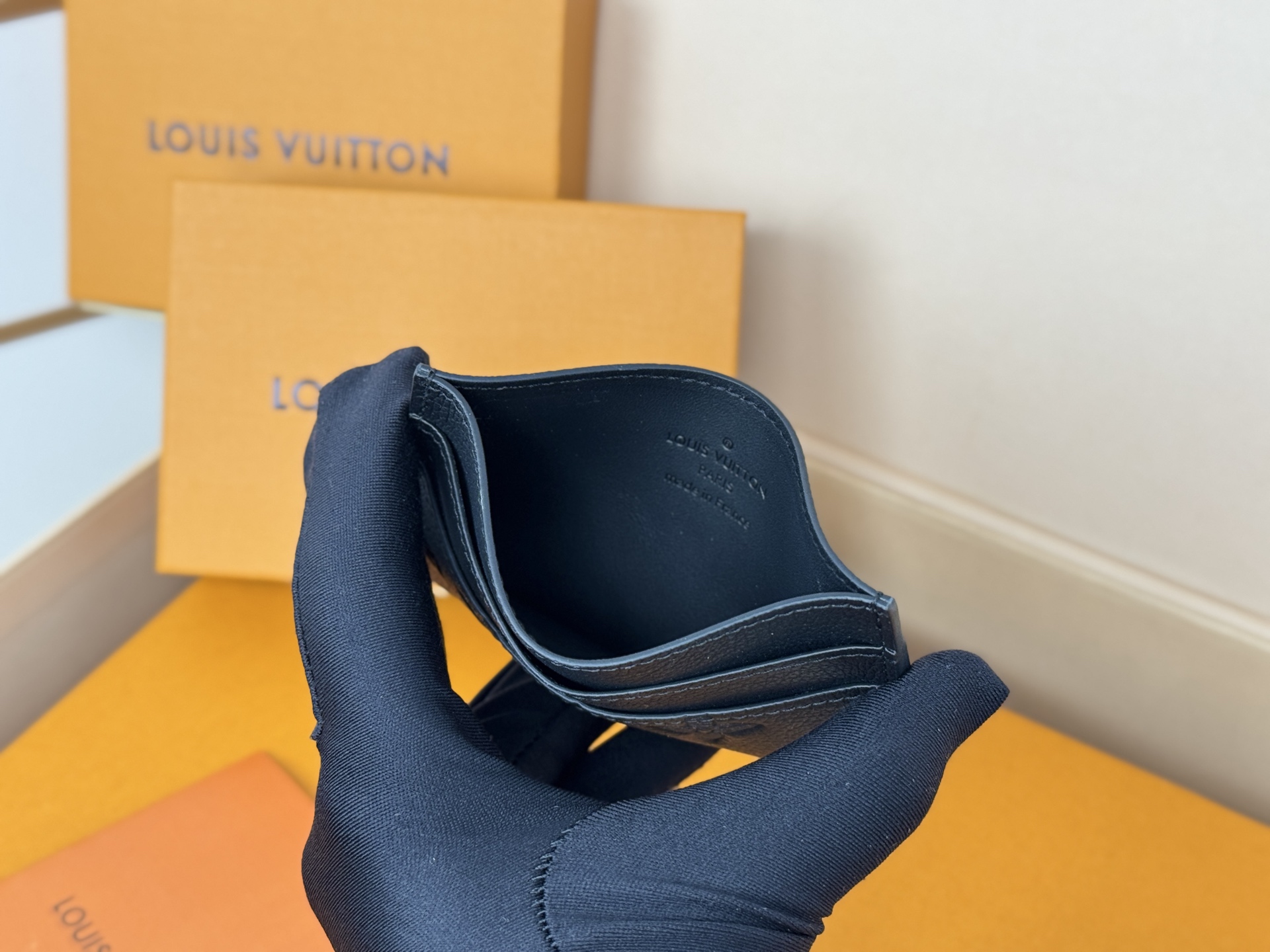 Louis Vuitton M81415-压花独家 此款采用全新Monogram Eclipse涂层帆布材质的卡片夹风格靓丽而
