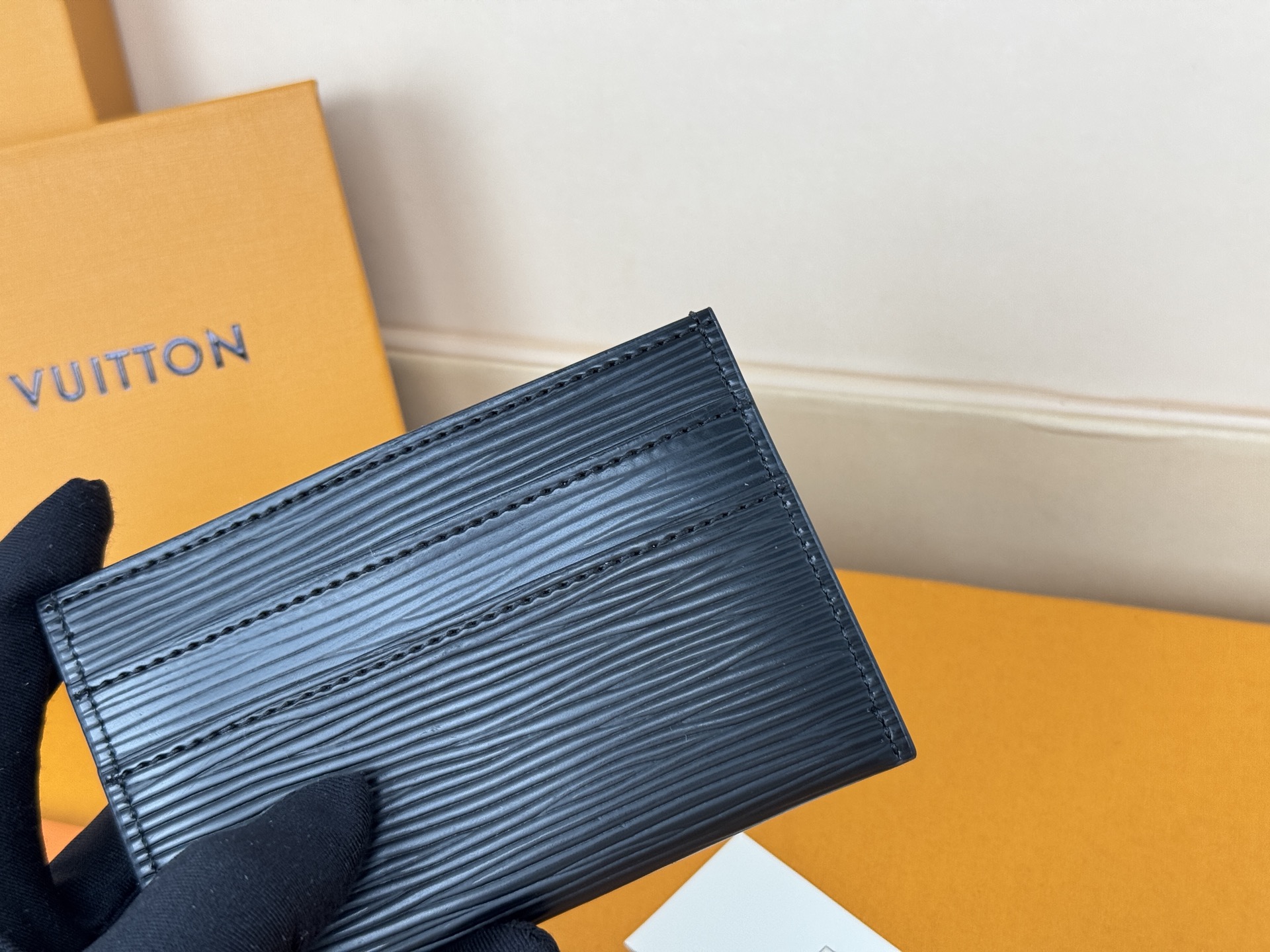 Louis Vuitton M62170水波纹-独家 此款采用全新Monogram Eclipse涂层帆布材质的卡片夹风格靓丽而