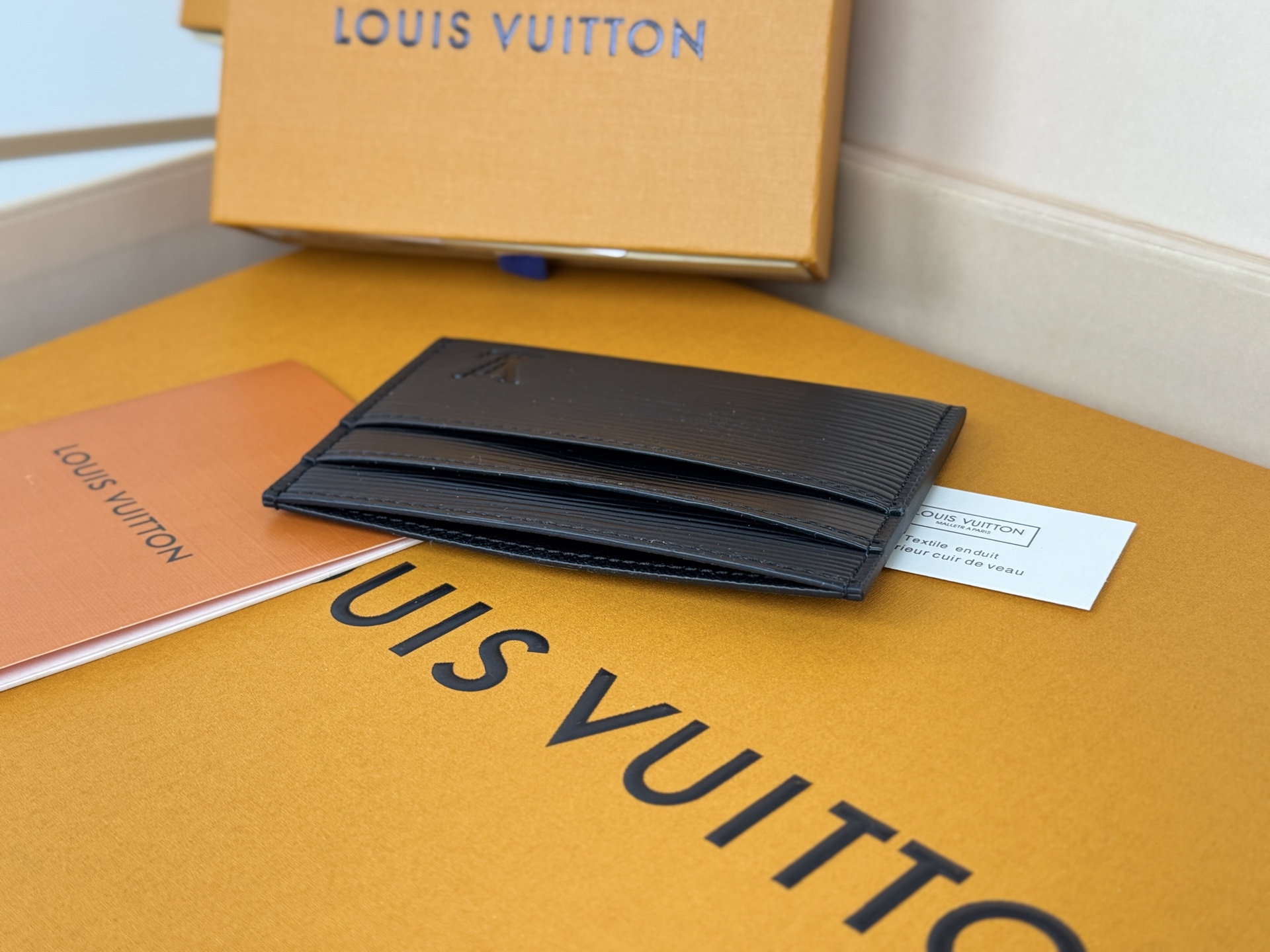 Louis Vuitton M62170水波纹-独家 此款采用全新Monogram Eclipse涂层帆布材质的卡片夹风格靓丽而