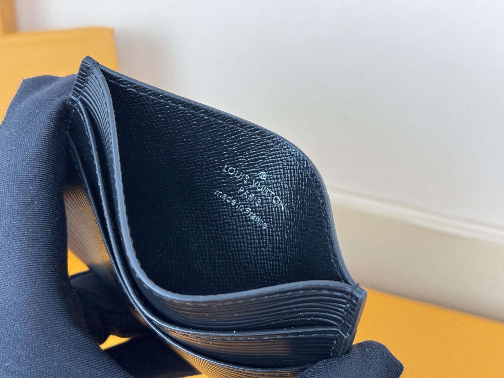 Louis Vuitton M62170水波纹-独家 此款采用全新Monogram Eclipse涂层帆布材质的卡片夹风格靓丽而
