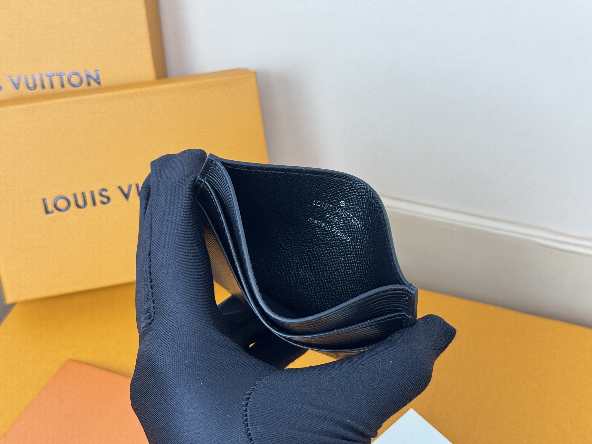Louis Vuitton M62170水波纹-独家 此款采用全新Monogram Eclipse涂层帆布材质的卡片夹风格靓丽而