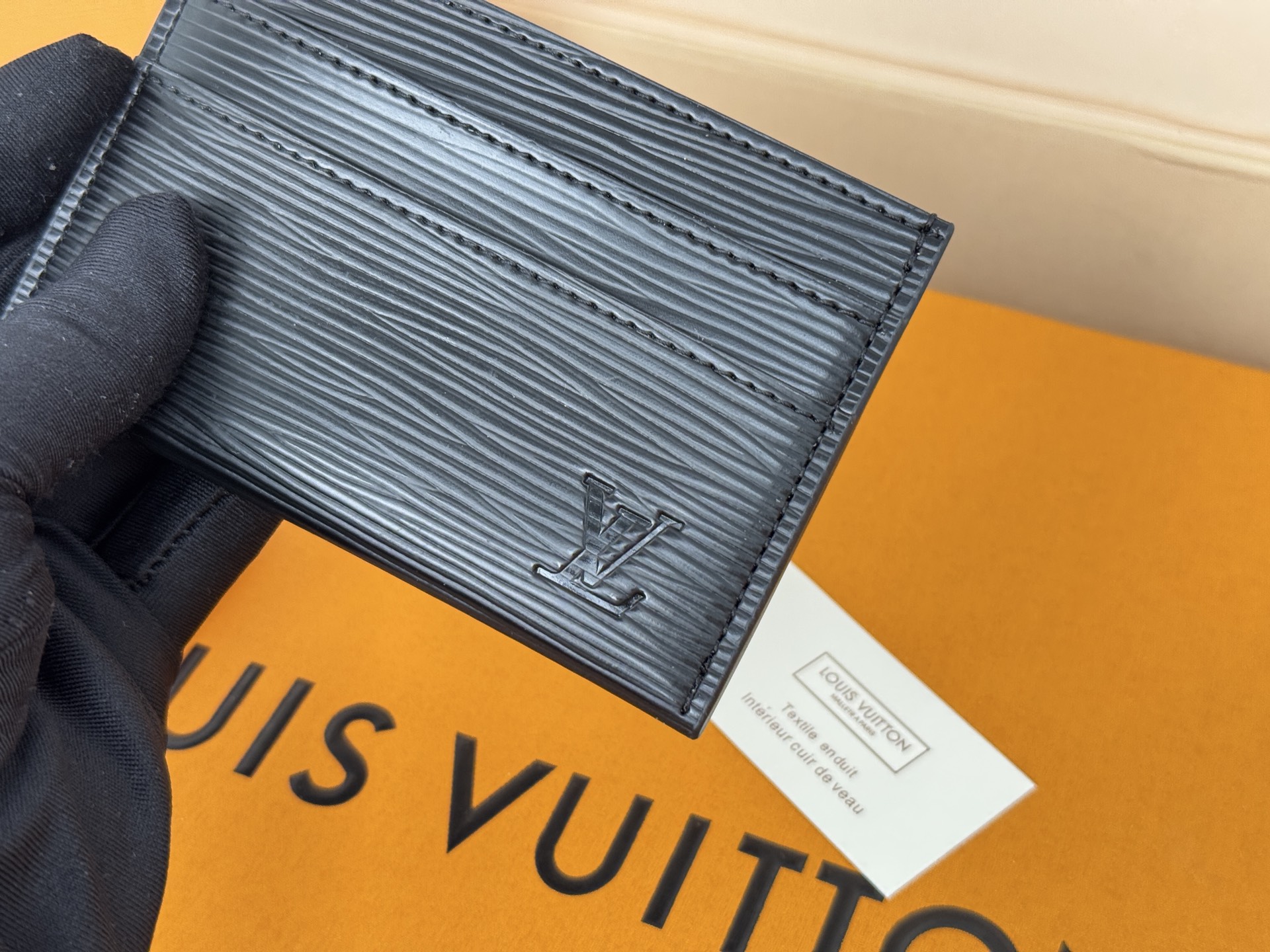 Louis Vuitton M62170水波纹-独家 此款采用全新Monogram Eclipse涂层帆布材质的卡片夹风格靓丽而