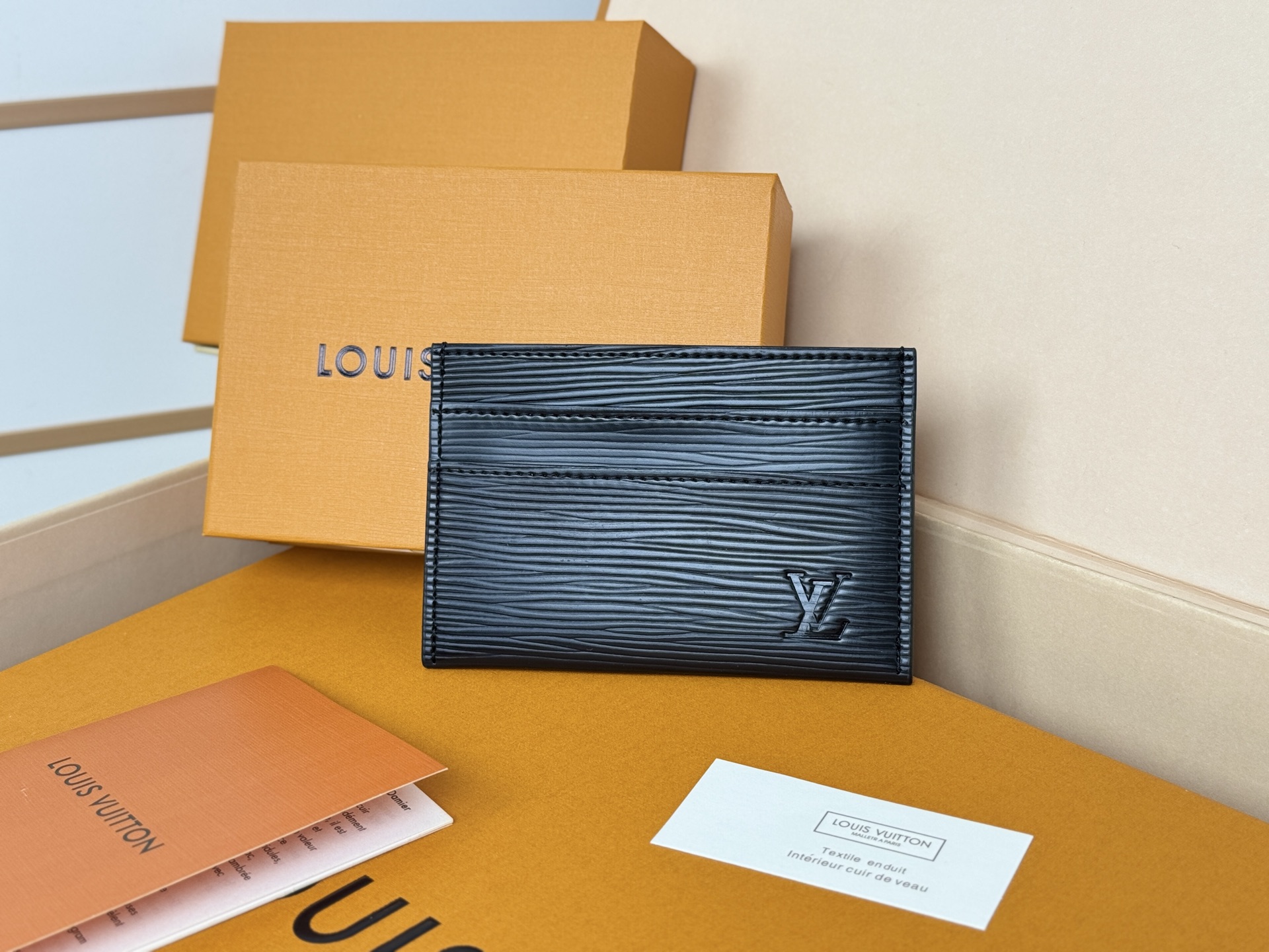 Louis Vuitton M62170水波纹-独家 此款采用全新Monogram Eclipse涂层帆布材质的卡片夹风格靓丽而