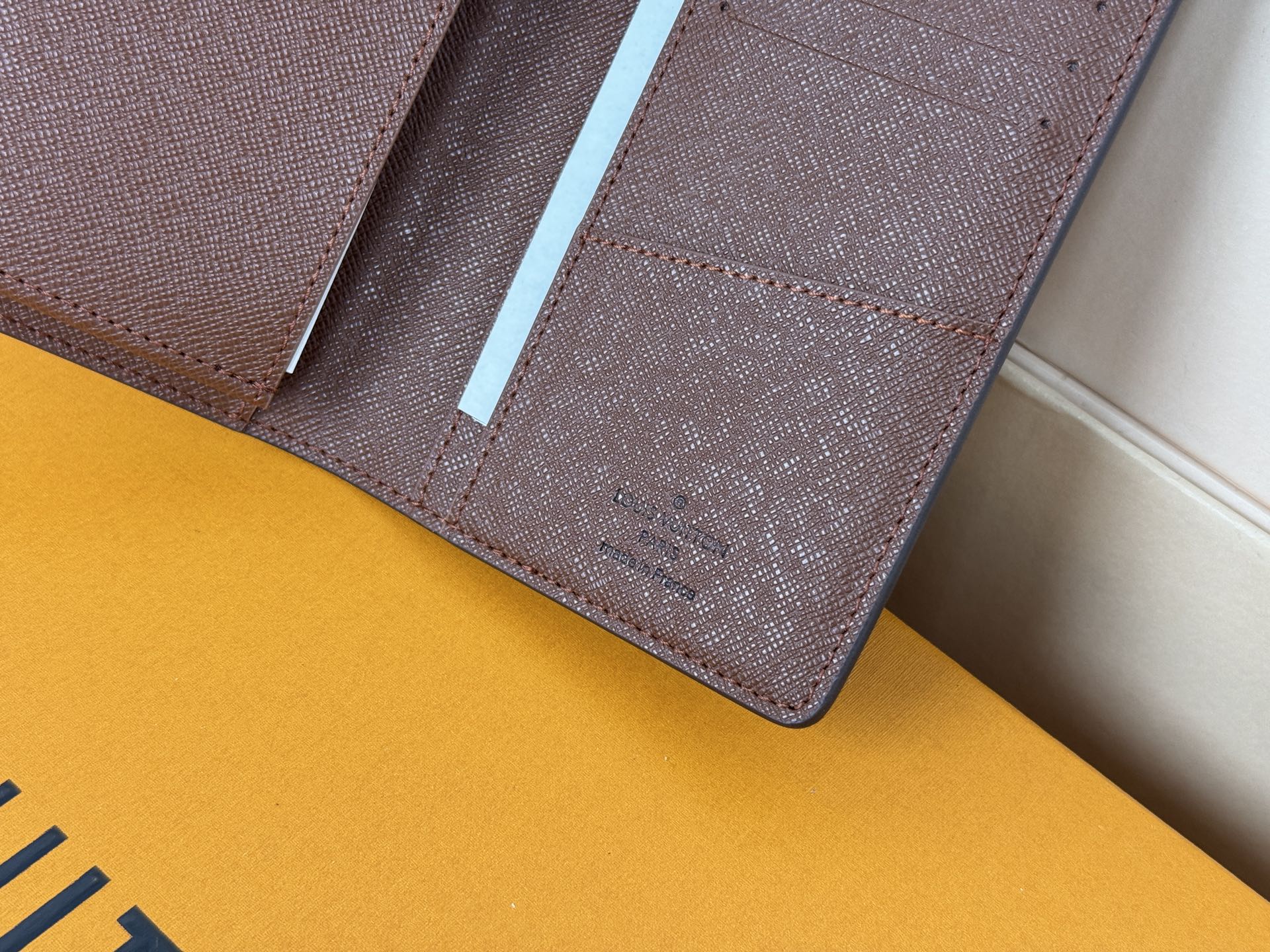 Louis Vuitton M66540老花 这款皮夹是为了纪念居住于非洲的探险家Pierre