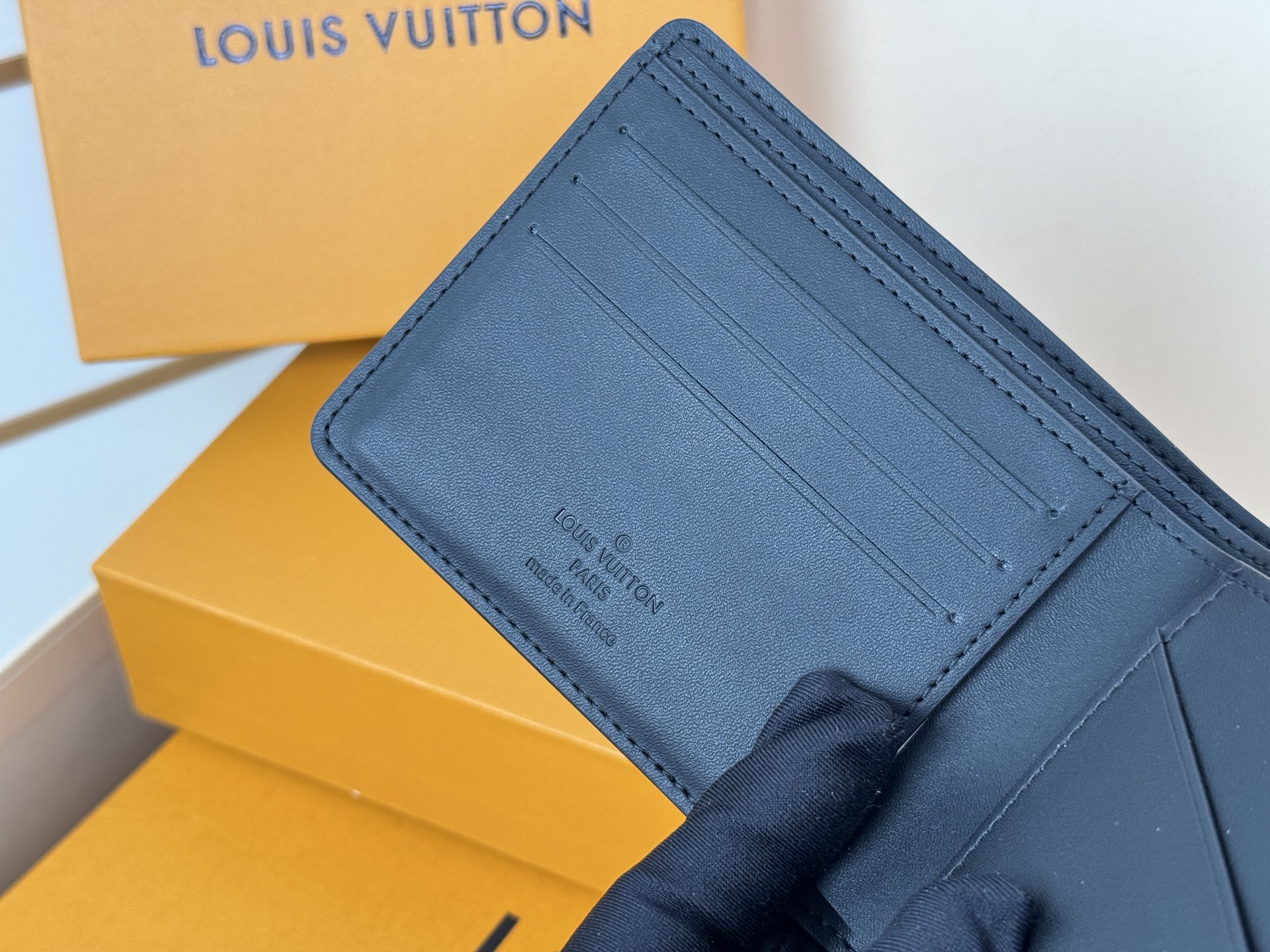 Louis Vuitton MULTIPLE短钱夹N63124 压格采用炫酷帆布搭配柔软皮革內里