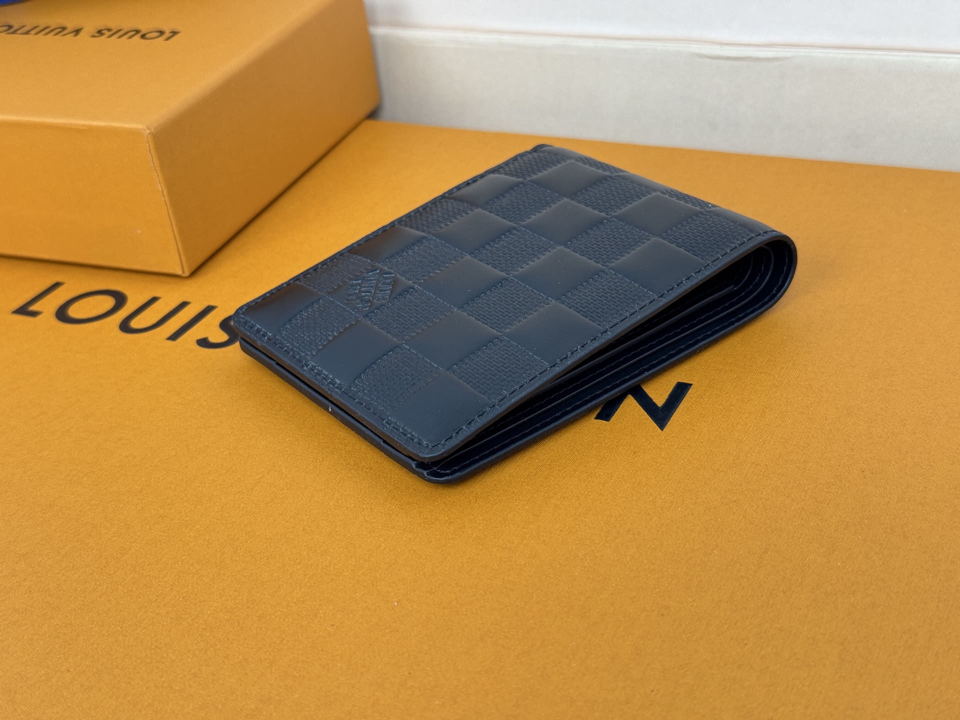 Louis Vuitton MULTIPLE短钱夹N63124 压格采用炫酷帆布搭配柔软皮革內里
