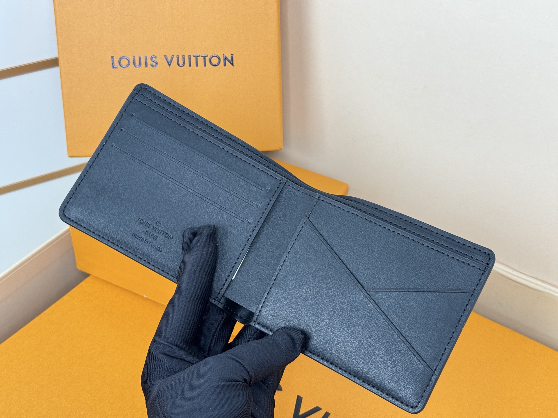 Louis Vuitton MULTIPLE短钱夹N63124 压格采用炫酷帆布搭配柔软皮革內里