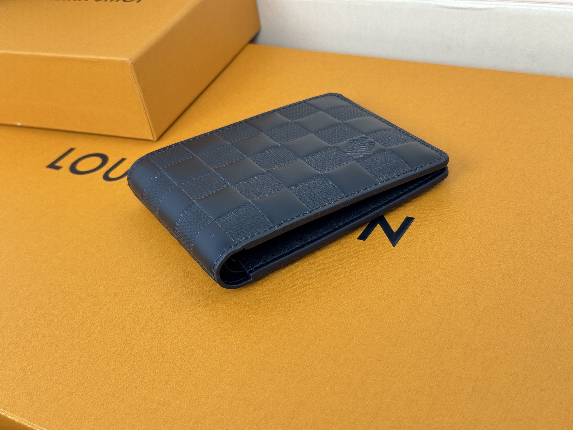 Louis Vuitton MULTIPLE短钱夹N63124 压格采用炫酷帆布搭配柔软皮革內里