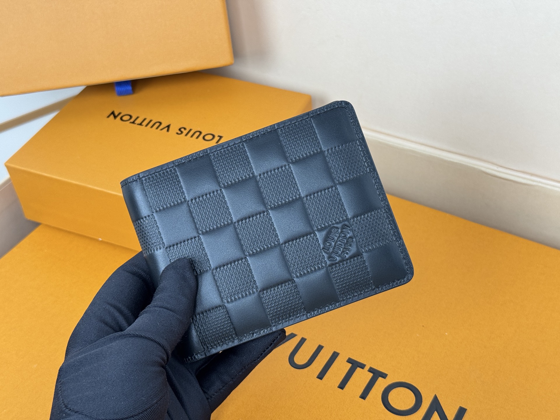 Louis Vuitton MULTIPLE短钱夹N63124 压格采用炫酷帆布搭配柔软皮革內里