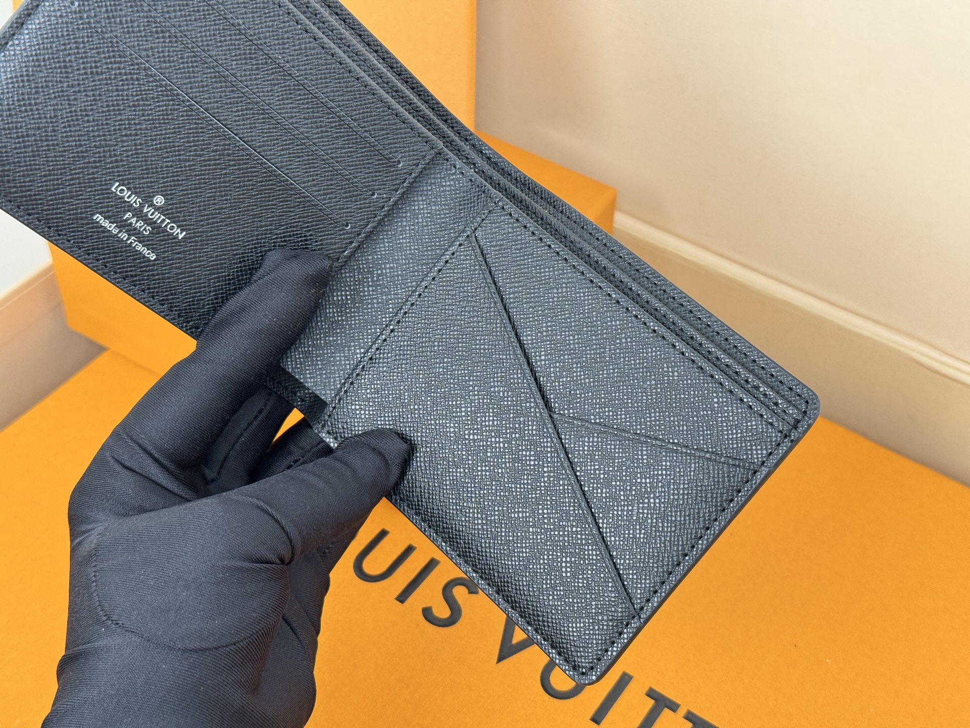 Louis Vuitton MULTIPLE短钱夹N62663 黑格采用炫酷帆布搭配柔软皮革內里