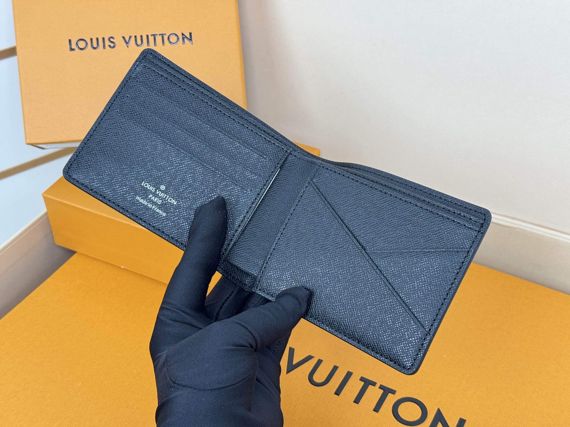Louis Vuitton MULTIPLE短钱夹N62663 黑格采用炫酷帆布搭配柔软皮革內里