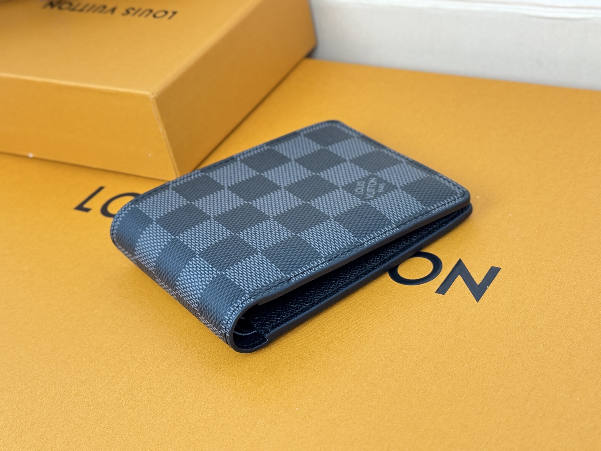 Louis Vuitton MULTIPLE短钱夹N62663 黑格采用炫酷帆布搭配柔软皮革內里