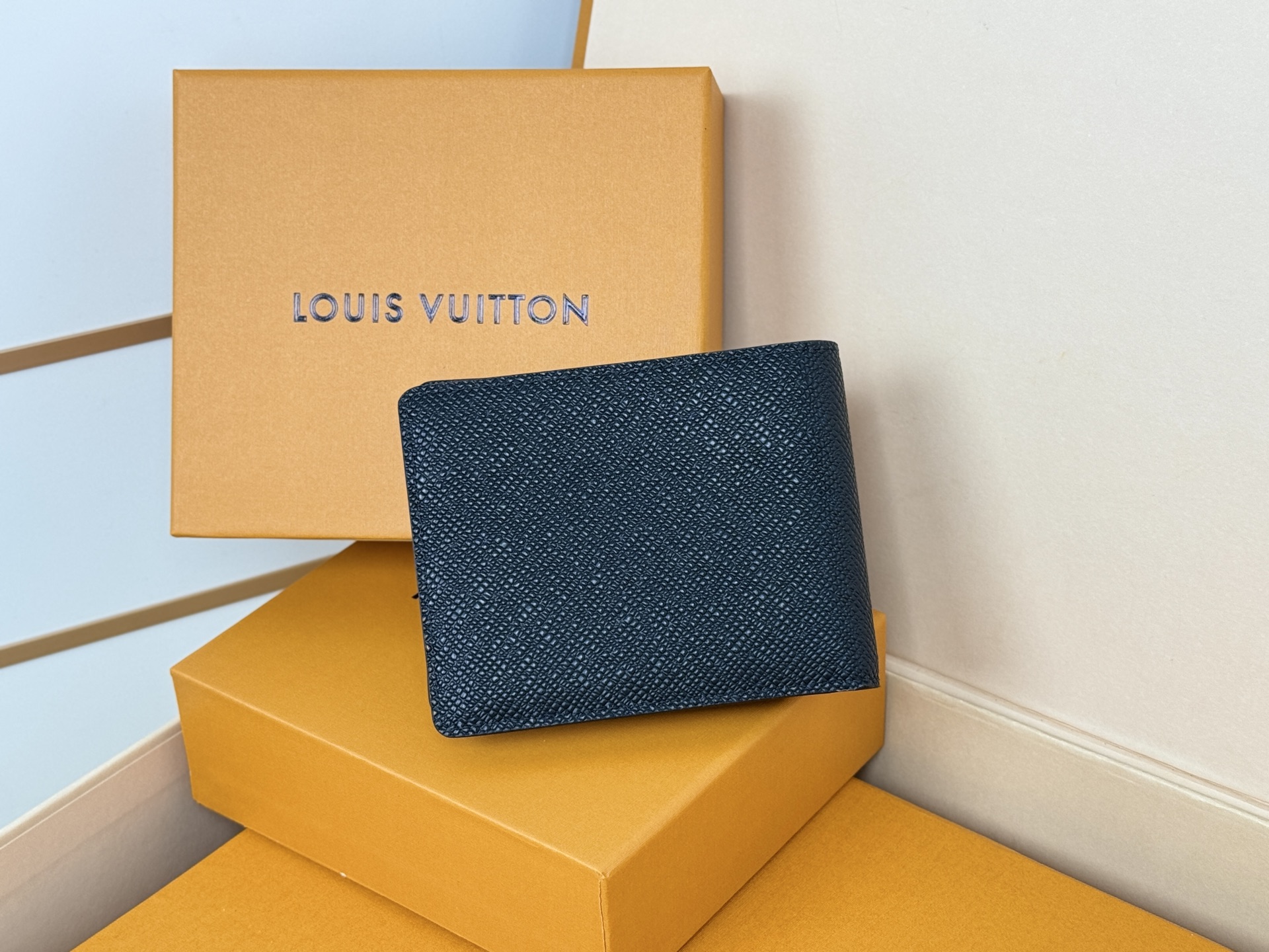 Louis Vuitton MULTIPLE短钱夹M30952 十字纹采用炫酷帆布搭配柔软皮革內里
