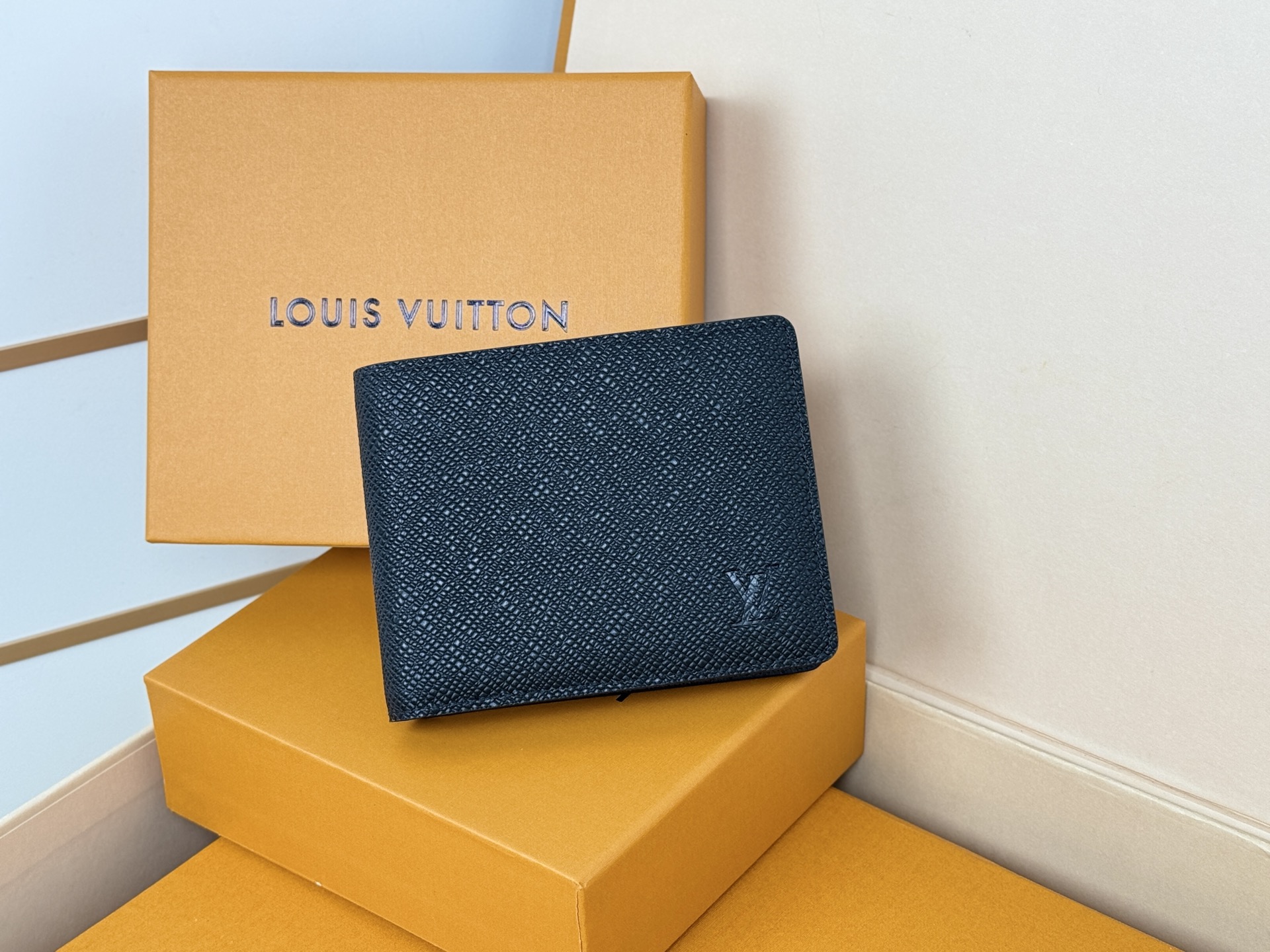 Louis Vuitton MULTIPLE短钱夹M30952 十字纹采用炫酷帆布搭配柔软皮革內里