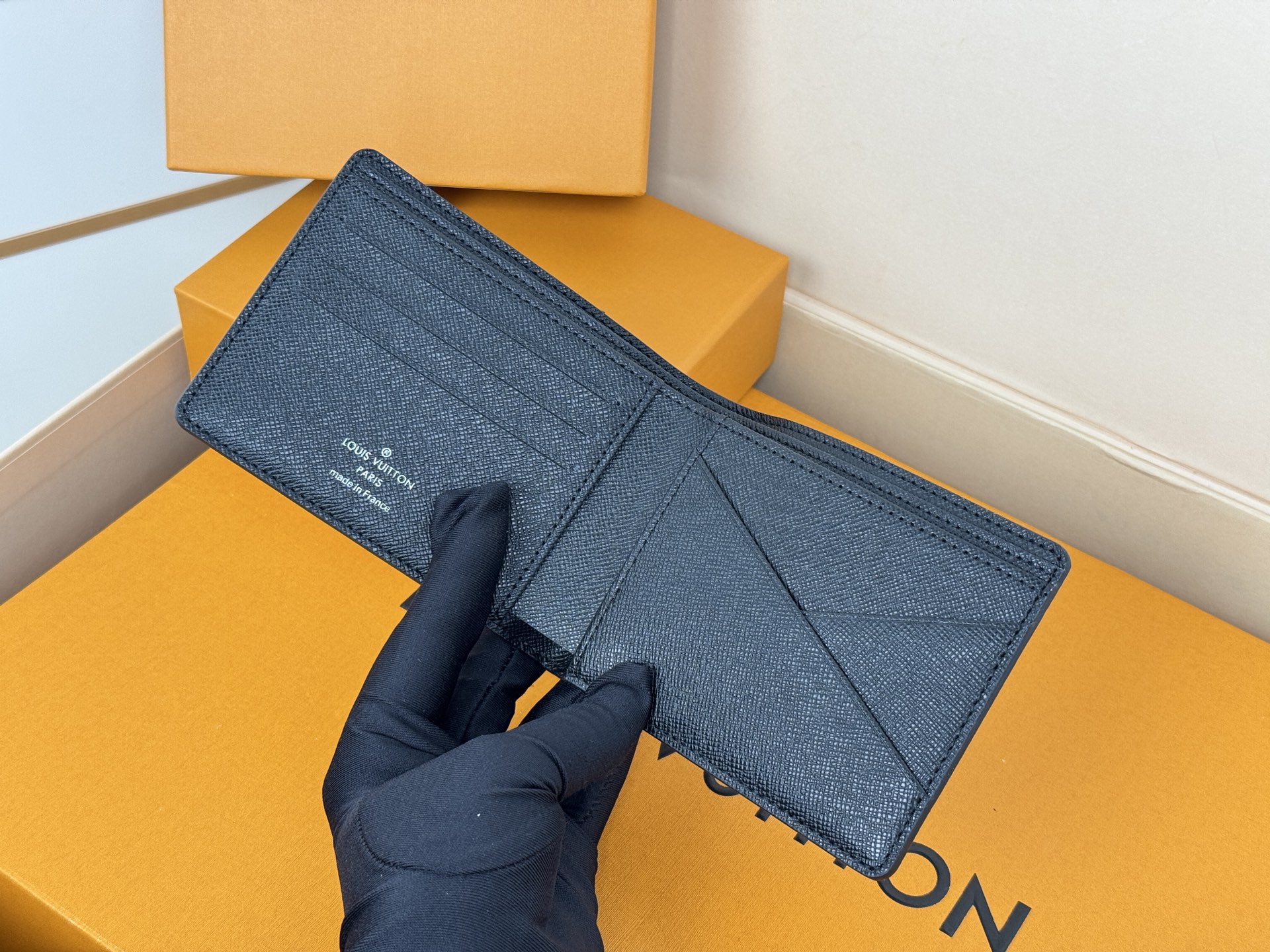 Louis Vuitton MULTIPLE短钱夹M30952 十字纹采用炫酷帆布搭配柔软皮革內里