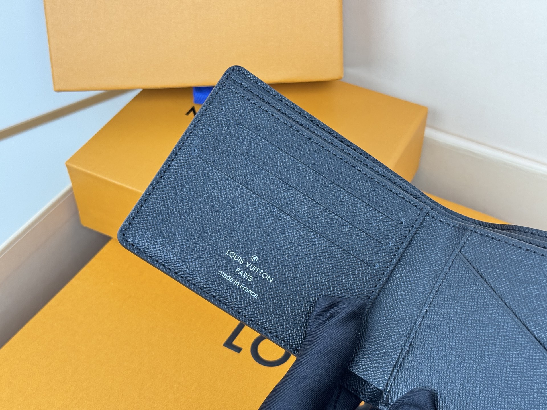Louis Vuitton MULTIPLE短钱夹M30952 十字纹采用炫酷帆布搭配柔软皮革內里