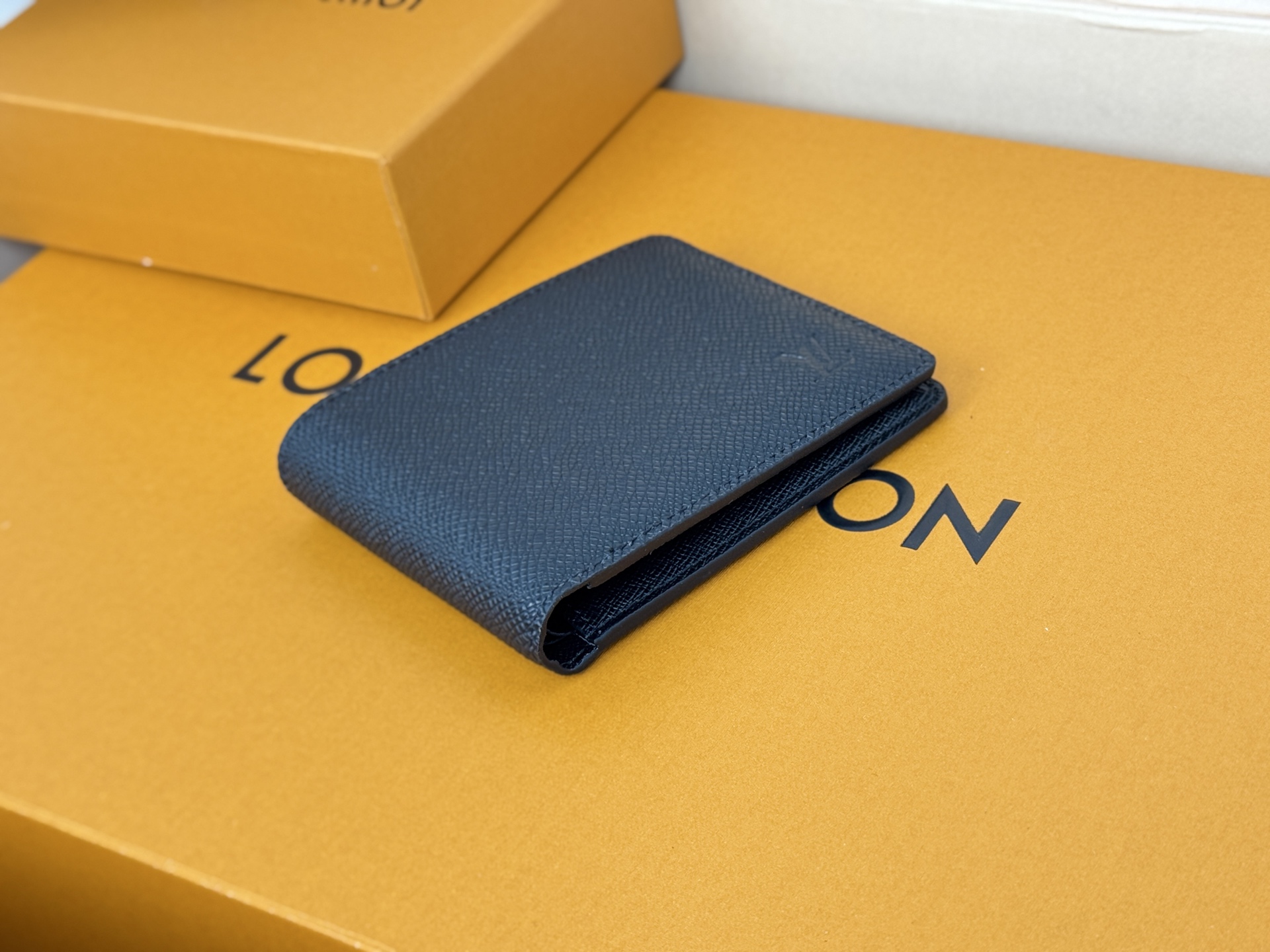 Louis Vuitton MULTIPLE短钱夹M30952 十字纹采用炫酷帆布搭配柔软皮革內里