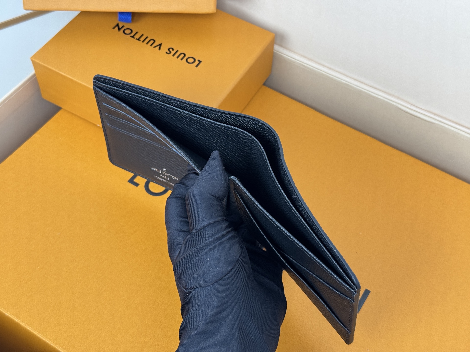 Louis Vuitton MULTIPLE短钱夹M30952 十字纹采用炫酷帆布搭配柔软皮革內里