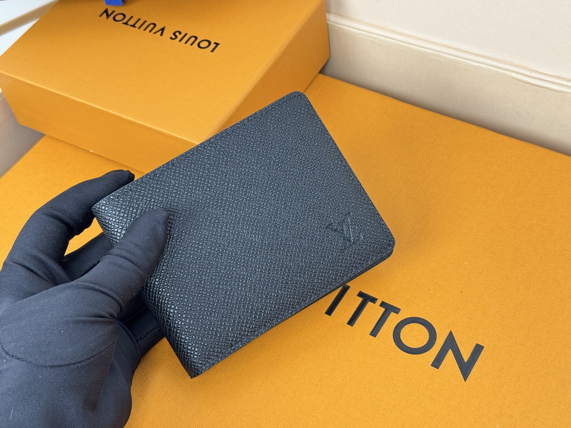 Louis Vuitton MULTIPLE短钱夹M30952 十字纹采用炫酷帆布搭配柔软皮革內里