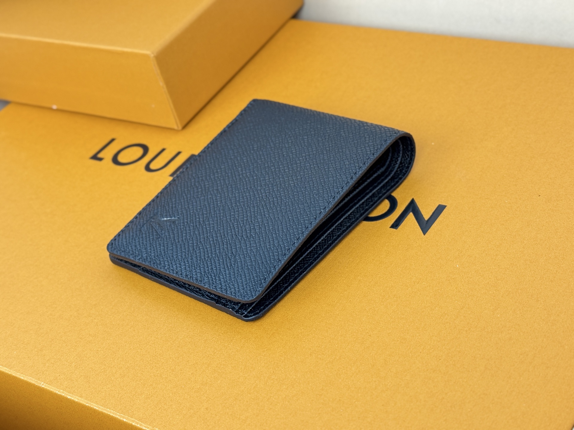 Louis Vuitton MULTIPLE短钱夹M30952 十字纹采用炫酷帆布搭配柔软皮革內里