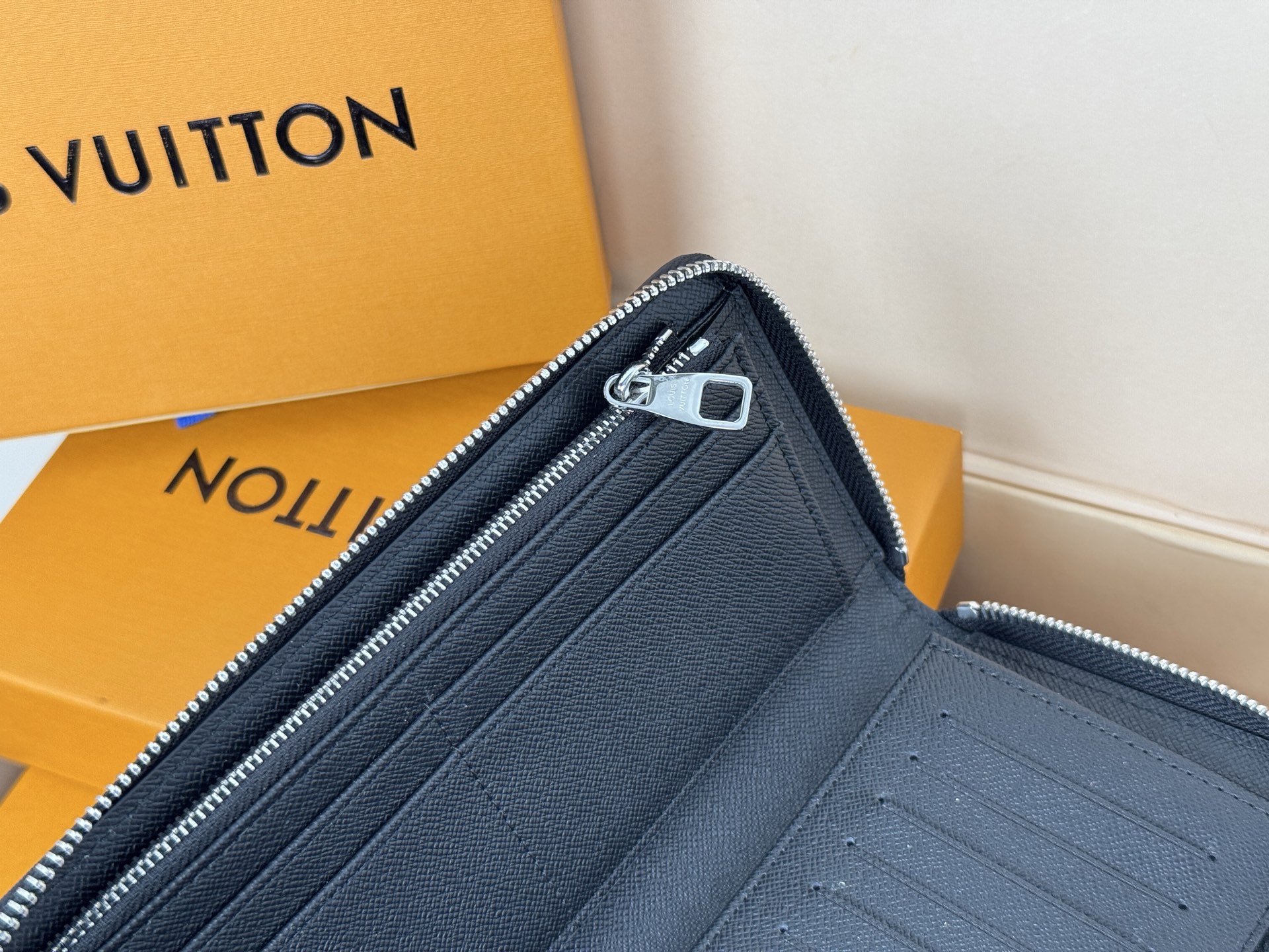 Louis Vuitton M30317Zippy Vertical