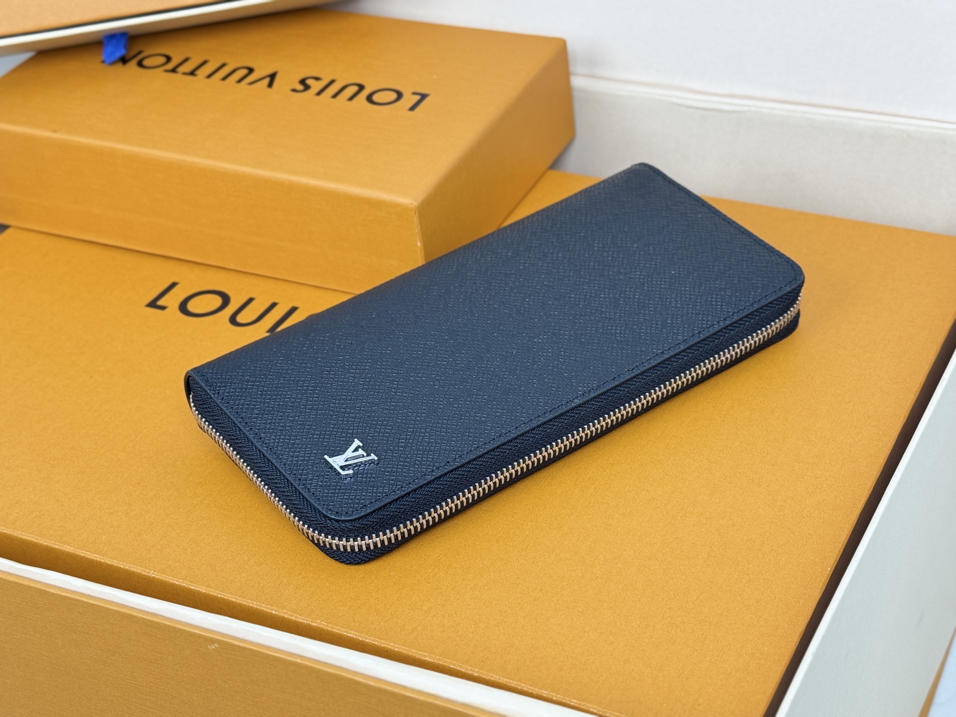 Louis Vuitton M30317Zippy Vertical